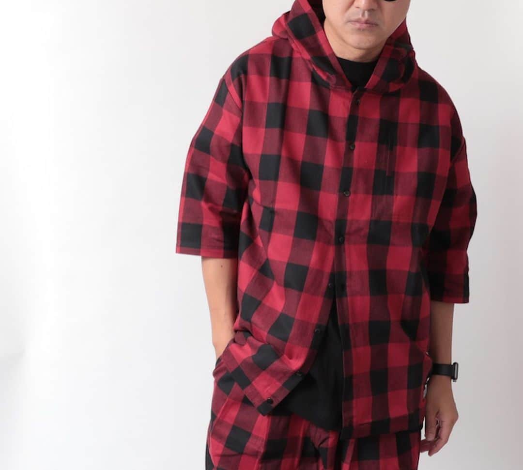 白鳥雪之丞さんのインスタグラム写真 - (白鳥雪之丞Instagram)「SATURDAY NiTE-BLOCK CHECK HOOD SHIRTS ¥22.000(tax in)  全6色、2サイズ展開、上質な生地を使用、着心地も良く、シャツブルゾンとして使って頂ける仕様です  店頭、official webshopにてオーダー受付中ですので宜しくお願い致します!!  https://tears-of-swan.shop-pro.jp/?pid=177450091 (10月下旬発送開始)  @tears_of_swan  #saturdaynite #hoodshirt  #blockcheckshirt  #blockcheck」10月9日 16時54分 - yukinojoeshiratori