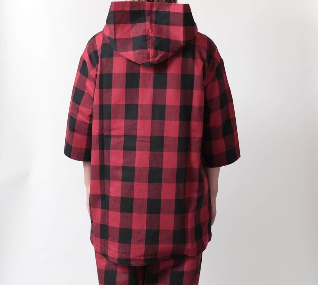 白鳥雪之丞さんのインスタグラム写真 - (白鳥雪之丞Instagram)「SATURDAY NiTE-BLOCK CHECK HOOD SHIRTS ¥22.000(tax in)  全6色、2サイズ展開、上質な生地を使用、着心地も良く、シャツブルゾンとして使って頂ける仕様です  店頭、official webshopにてオーダー受付中ですので宜しくお願い致します!!  https://tears-of-swan.shop-pro.jp/?pid=177450091 (10月下旬発送開始)  @tears_of_swan  #saturdaynite #hoodshirt  #blockcheckshirt  #blockcheck」10月9日 16時54分 - yukinojoeshiratori