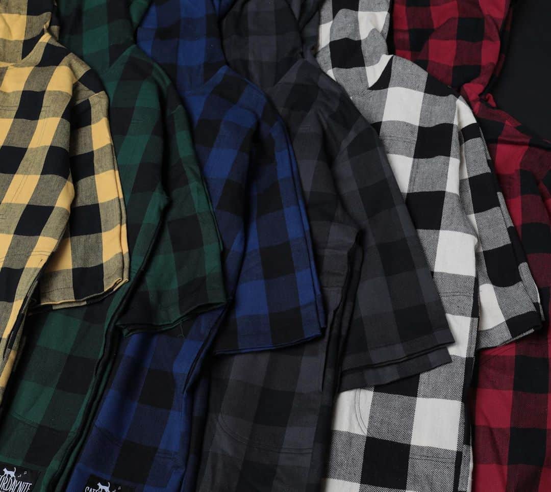 白鳥雪之丞さんのインスタグラム写真 - (白鳥雪之丞Instagram)「SATURDAY NiTE-BLOCK CHECK HOOD SHIRTS ¥22.000(tax in)  全6色、2サイズ展開、上質な生地を使用、着心地も良く、シャツブルゾンとして使って頂ける仕様です  店頭、official webshopにてオーダー受付中ですので宜しくお願い致します!!  https://tears-of-swan.shop-pro.jp/?pid=177450091 (10月下旬発送開始)  @tears_of_swan  #saturdaynite #hoodshirt  #blockcheckshirt  #blockcheck」10月9日 16時54分 - yukinojoeshiratori