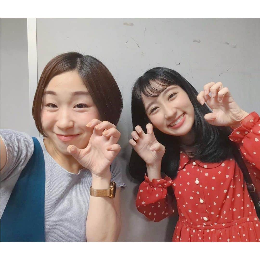 若松愛里さんのインスタグラム写真 - (若松愛里Instagram)「🐣 ・ ・ 舞台『OYUUGIKAI』イベント回 2023年10月6日(金)19:00公演  おじゃましました！  お昼の公演を観劇させていただき万全の状態で参戦✨  初演から引き続きの作品もありましたが、全てが別物と言っていいほど今回のカラーになっていました！！  イベントでは見どころや裏話のお話しをしたり、チーム対抗のクイズだったり運動会だったりをしました✨  その様子は配信にもありますので、 気になる方はぜひそちらからチェックしてくださいね☺️  https://twitcasting.tv/shop.php?search=OYUUGIKAI (配信は購入してから7日間アーカイブで見れるそうです◎お時間余裕ある時選んで見てねっ⭐️)  半数が過去に共演した方々というのもあって、温かく迎えてくださり楽しいイベントでした✨  舞台始める前からお世話になってるぴかるんさん、 私の初舞台で一緒だったちーちゃん✨ 共演や演出家さんとしてお世話になった方々！  何度も会えるのはキセキみたいなことで、 本当にご縁とは不思議なものです！！ また皆様にお会いできるように頑張ります🙌  ありがとうございましたっ！  #舞台 #イベント #ゲスト#OYUUGIKAI #OYUUGIKAI2023 #池袋 #シアター #グリーン #BOX #in #THEATER #配信 #アーカイブ #初演 #再演」10月9日 17時00分 - wakamatsuairi_official