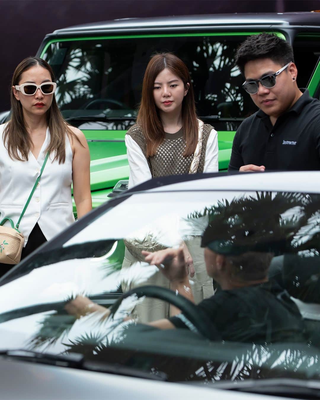 Mercedes-Benz Thailandさんのインスタグラム写真 - (Mercedes-Benz ThailandInstagram)「❤️‍🔥 ปลุกจิตวิญญาณแห่งความเร้าใจ และ พาคุณสปีดไปกับความเร็วแรง  ให้คุณได้สัมผัสประสบการณ์การขับขี่รูปแบบใหม่อย่างเต็มขั้น กับ ‘AMG Experience On Road’ ซึ่งในครั้งนี้เราได้ยกกองทัพ Mercedes-AMG ที่อัดแน่นไปด้วยขุมพลังแห่งความสปอร์ต และเทคโนโลยีล้ำสมัยหลากหลายรุ่นพร้อมมอบแรงบิดได้อย่างเต็มกำลังทั้ง Mercedes-AMG G 63 เจ้าแห่ง Off-Road, ตำนานไอคอน Roadster อย่าง Mercedes-AMG SL 43, Mercedes-Maybach S 580 e Premium ยนตรกรรมแห่งความหรูหรา สง่างาม และยังมอบความสะดวกสบายให้คุณทุกขณะขับเคลื่อน และยังมี Mercedes-Benz อีกหลายรุ่นที่พร้อมมุ่งสู่เส้นทางริมทะเลอันดามัน  จะสนุกและประทับใจมากแค่ไหน มาชมไปพร้อมกันได้เลย…   จะสนุกและประทับใจมากแค่ไหน มาชมไปพร้อมกันได้เลย…   #AMG #MercedesAMG #Maybach #MercedesBenzThailand」10月9日 17時00分 - mercedesbenzthailand