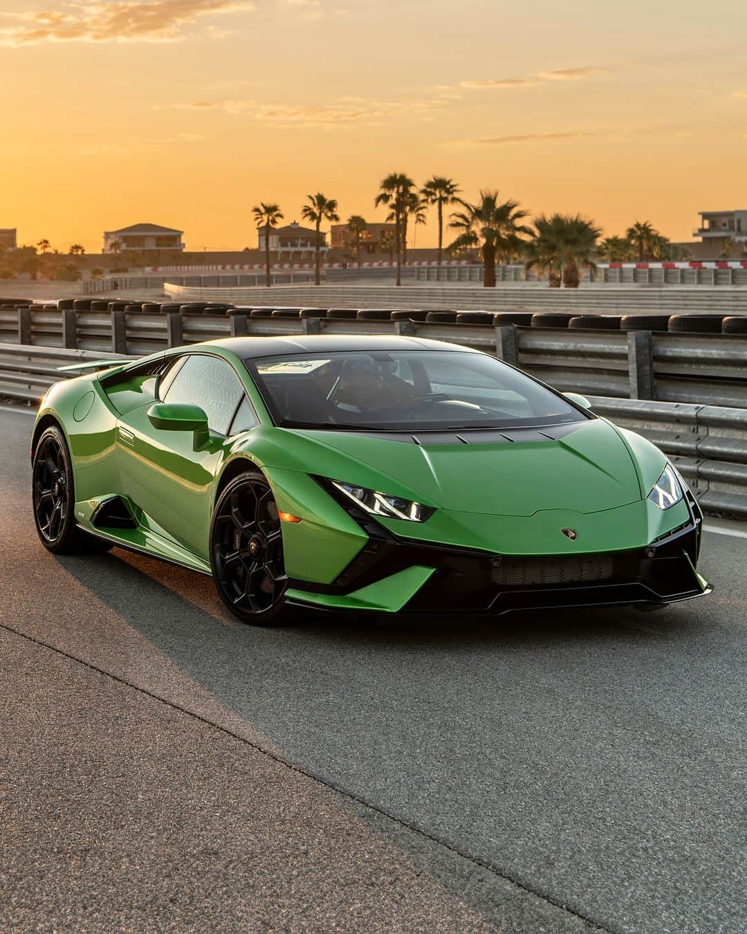 ランボルギーニさんのインスタグラム写真 - (ランボルギーニInstagram)「The perfect Super Sports Car for dreamy travelers. Try to believe it.  #Lamborghini #HuracanTecnica #TakeAllYourSoulsToDrive __ Huracán Tecnica: fuel consumption combined: 14,5 l/100km (WLTP); CO2-emissions combined: 328 g/km (WLTP)」10月9日 17時00分 - lamborghini