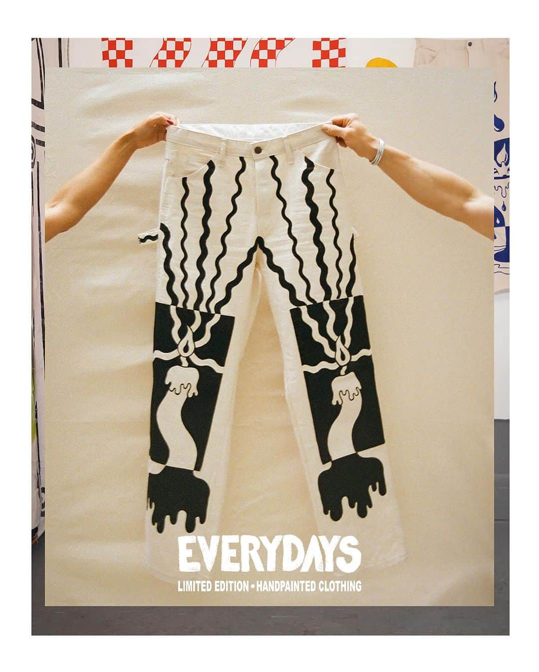 JOURNAL STANDARDのインスタグラム：「EVERYDAYS × FIFTH for JOURNAL STANDARD ------------------------- ニューヨークを拠点に活動をしているJordan Johnson。 彼はサーファーとペインター活動の傍ら、 ファッションブランドEVERYDAYSを展開している。 政治や階層、宗教という文化と親和性のある蛇のモチーフをあしらったプロダクトの数々は、ミステリアスでありファッショナブルでもある。 今回、JOURNAL STANDARDと中目黒のヴィンテージショップ「FIFTHGENERAL STORE」では、 ペインターパンツを筆頭に、フーディやロングスリーブTシャツを別注でリリース。 EVERYDAYSの掲げるアティチュードをイラストレーションで表現し、 広い解釈にアプローチする今回のコレクション。 どこか70年代のヒッピーカルチャーも彷彿とさせるクリエイティビティなウェアをぜひ手にとってみては。  -------------------------  @__everydays__  @fifth_store_tokyo  ------------------------- #2023aw #journalstandard #baycrews #fashion #journalstandardmens #journalstandardladies #ジャーナルスタンダード」