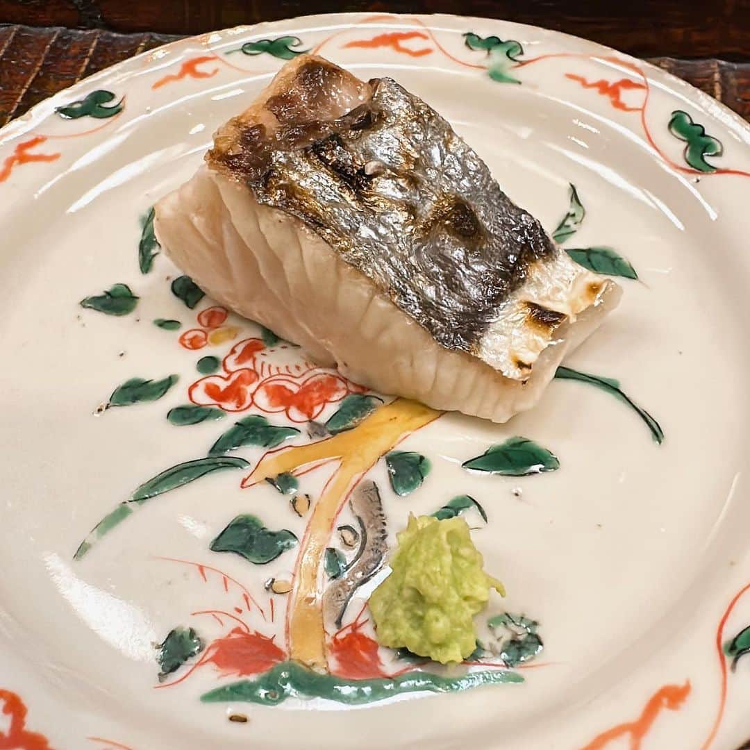 山岸久朗さんのインスタグラム写真 - (山岸久朗Instagram)「松茸の春巻き‼️ 「熱いので気をつけて下さい」史上最熱でした  #大人のディズニーランド  三多さん行く日は朝からワクワク 三多さんの松茸ごはんで、おかわりどうですか？って聞かれたら、もう太ってもいい‼️笑笑 #3杯食べた   #三多 #竹屋町 #竹屋町三多  #ヒモノラ #まつたけ #松茸 #松茸蘑菇  #송이버섯 #เห็ดมัตสึทาเกะ  #Matsutake #Matsutakemushroom #matsutakemushrooms  #takeyamachimita」10月9日 17時20分 - yamaben