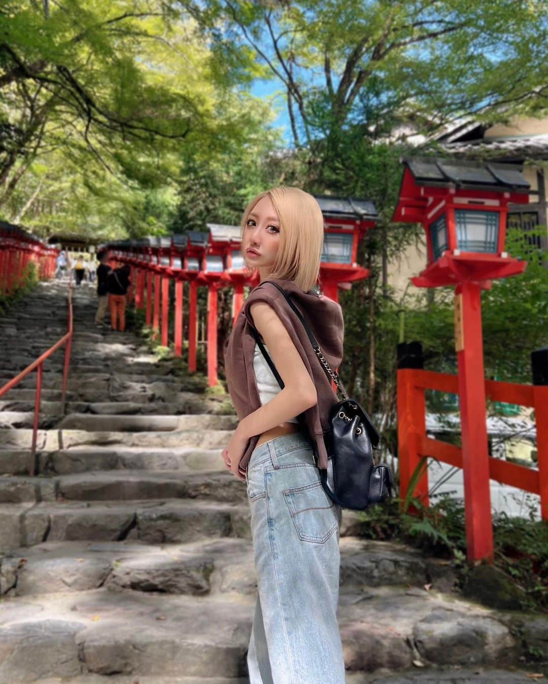 藤堂静華のインスタグラム：「︎︎︎︎☑︎ 🐉🫧  京都旅で1番行きたかった貴船神社⛩ 気持ち良すぎた🥺💖  小学生ぶりに行けて大満足でした💮✨  #貴船神社#高龗神#京都#京都旅行 #fashionstyle #ootd#kyoto#浄化」