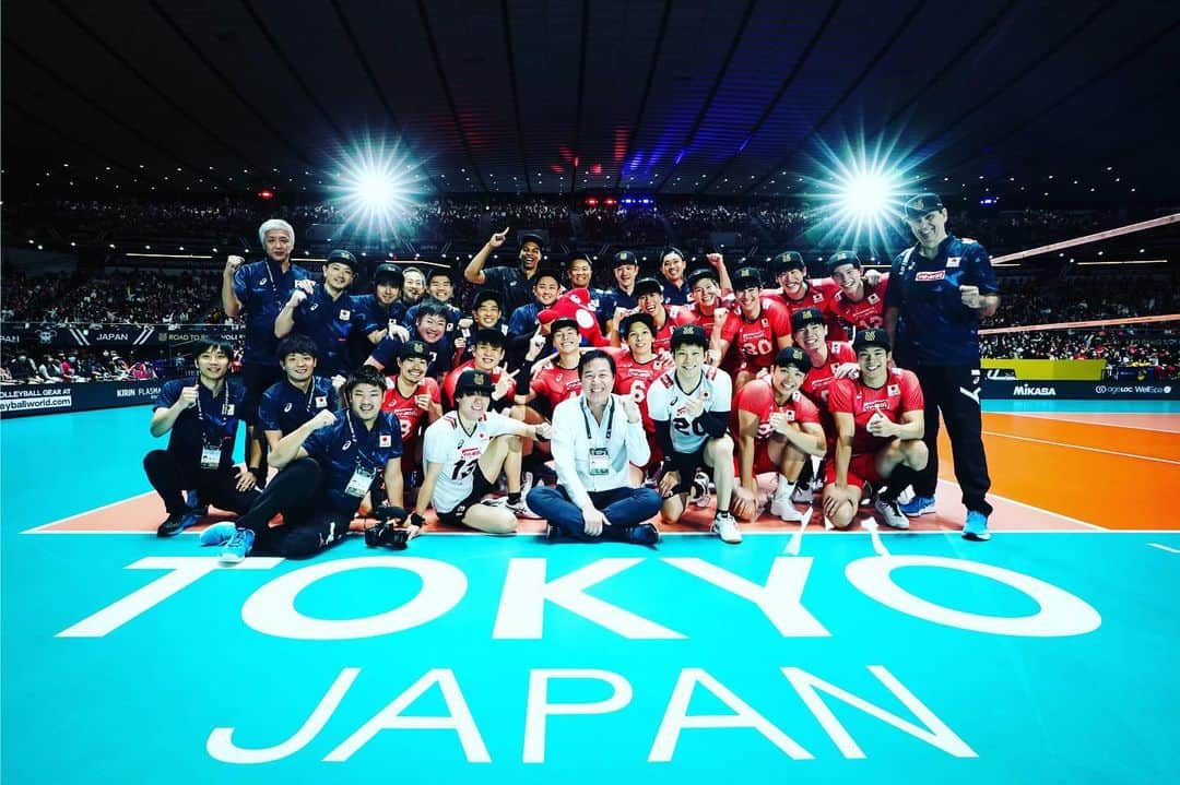 山内晶大さんのインスタグラム写真 - (山内晶大Instagram)「. . . 今シーズンの日本代表の 応援ありがとうございました！ 応援やサポートしてくださった 皆さまのおかげで パリの切符を獲得することができました🇫🇷  たくさんの困難がありましたが 選手、スタッフ、チーム一丸となって 乗り越えることができました！ 次の舞台に向けて さらなるレベルアップをしていきます💪  Thanks guys for big supporting us. . . . #龍神nippon」10月9日 17時18分 - akihiroooo1130