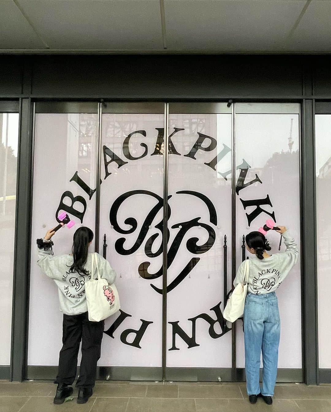 鈴木未夢さんのインスタグラム写真 - (鈴木未夢Instagram)「載せたいのありすぎて無理🫣🖤🩷 とりあえず推しがいる生活って幸せ。 #blackpink#韓国#ブラックピンク#ブラックピンクポップアップ #ブラックピンクコーデ #blackpinkpopupstore #東京タワー#推し活#BLINK」10月9日 17時26分 - radybymiyu
