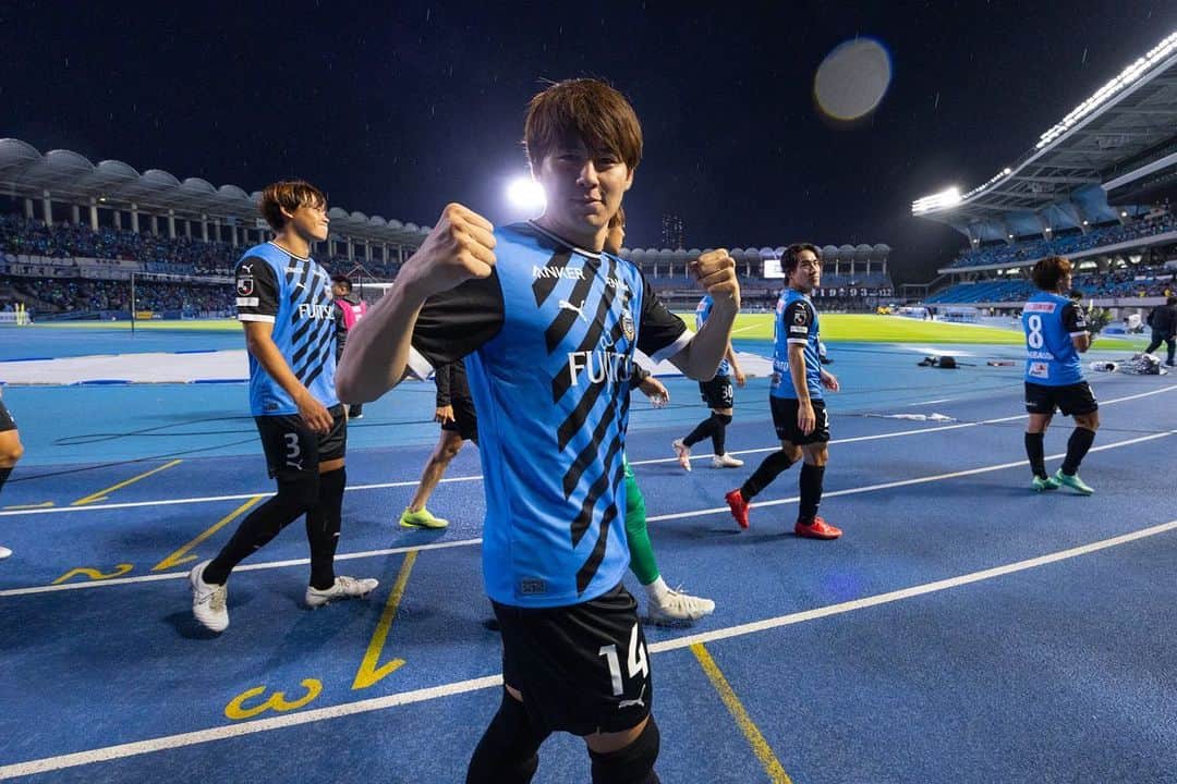 脇坂泰斗のインスタグラム：「.  天皇杯決勝進出！！！  あと一つ。  最高の雰囲気を作ってくれてありがとうございました😆 #川崎フロンターレ #frontale」