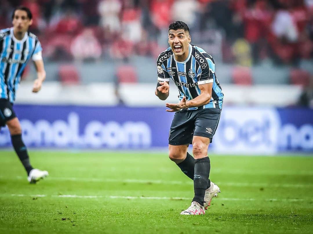 のインスタグラム：「Duele perder esta clase de partidos. Intentamos dar el máximo pero pudimos haber dado más.   Seguiremos trabajando y mejorando. A descansar y enfocarnos en los objetivos.  VAMOS GREMIO! 🇪🇪」