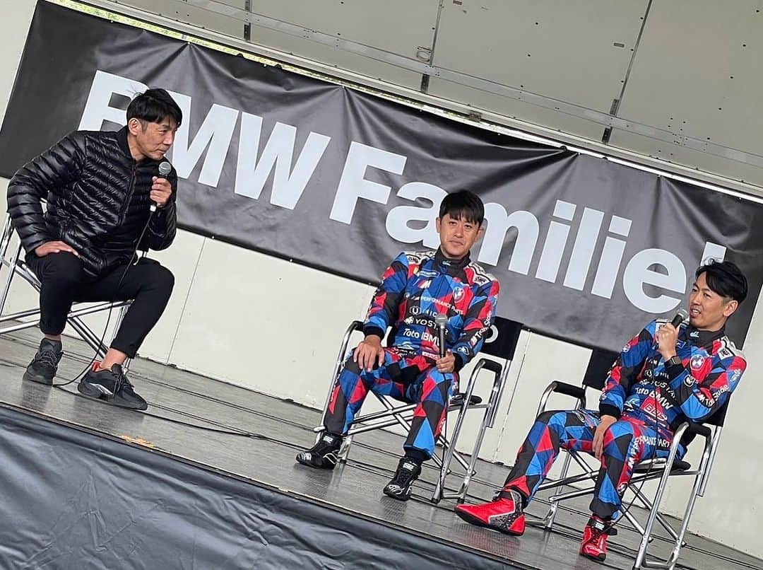 柳田真孝さんのインスタグラム写真 - (柳田真孝Instagram)「. BMW Familie @富士  沢山のBMWオーナー、ファンの方が集まっていました。  体験走行やTeam Studieのトークショー！  そして、 @yasuakibobsuzuki 監督の世界限定50台の希少な3.0CSLにもサプライズで乗せて頂きました。そんな車を雨でも乗せくれるBobさん、本当に凄い！😎  #bmwfamilie  #bmwmteamstudie」10月9日 8時33分 - masatakayanagida