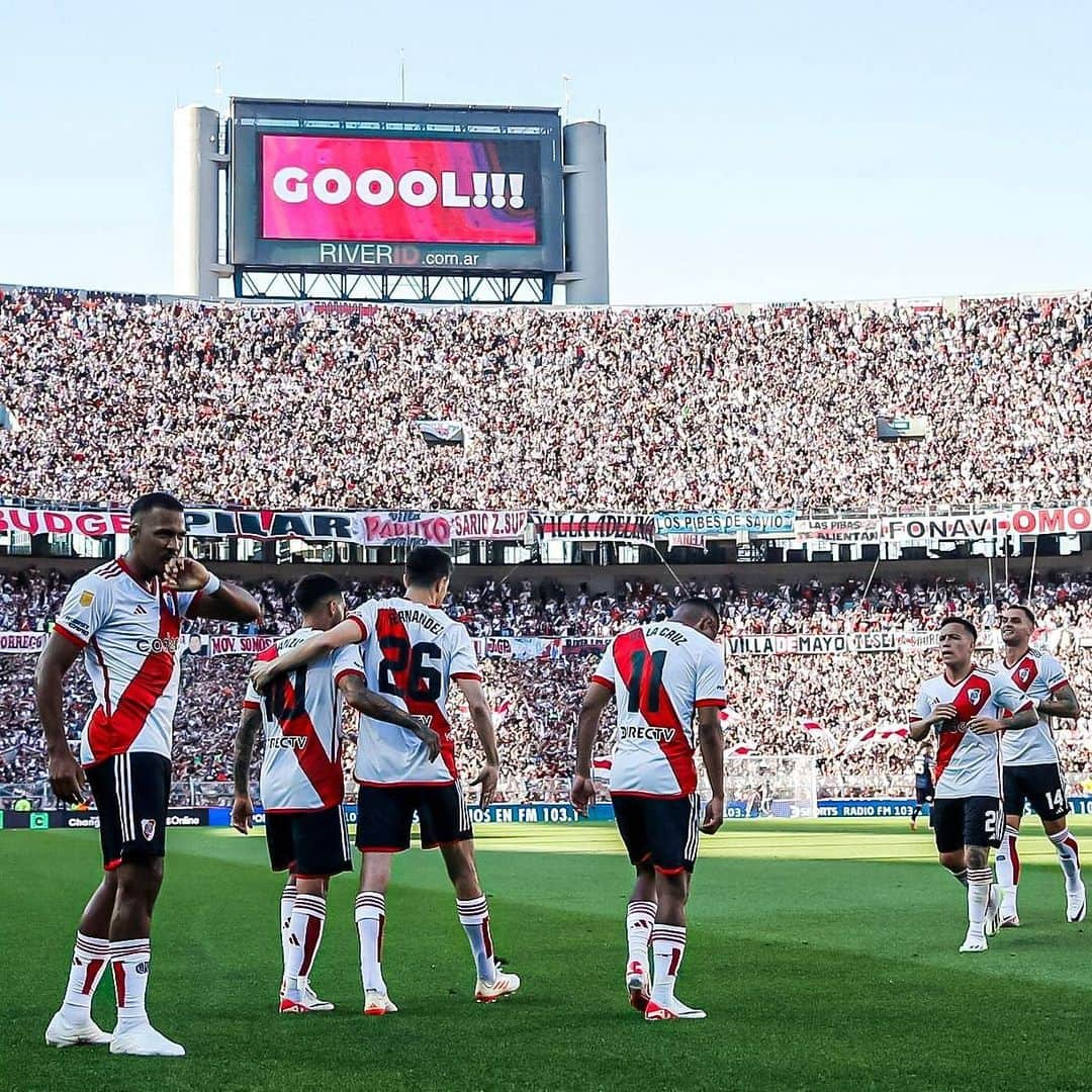 マヌエル・ランシニのインスタグラム：「Otro triunfo importante en nuestra cancha y con nuestra gente 🤍❤️🤍 a seguir así VAMOS RIVER CARAJO」