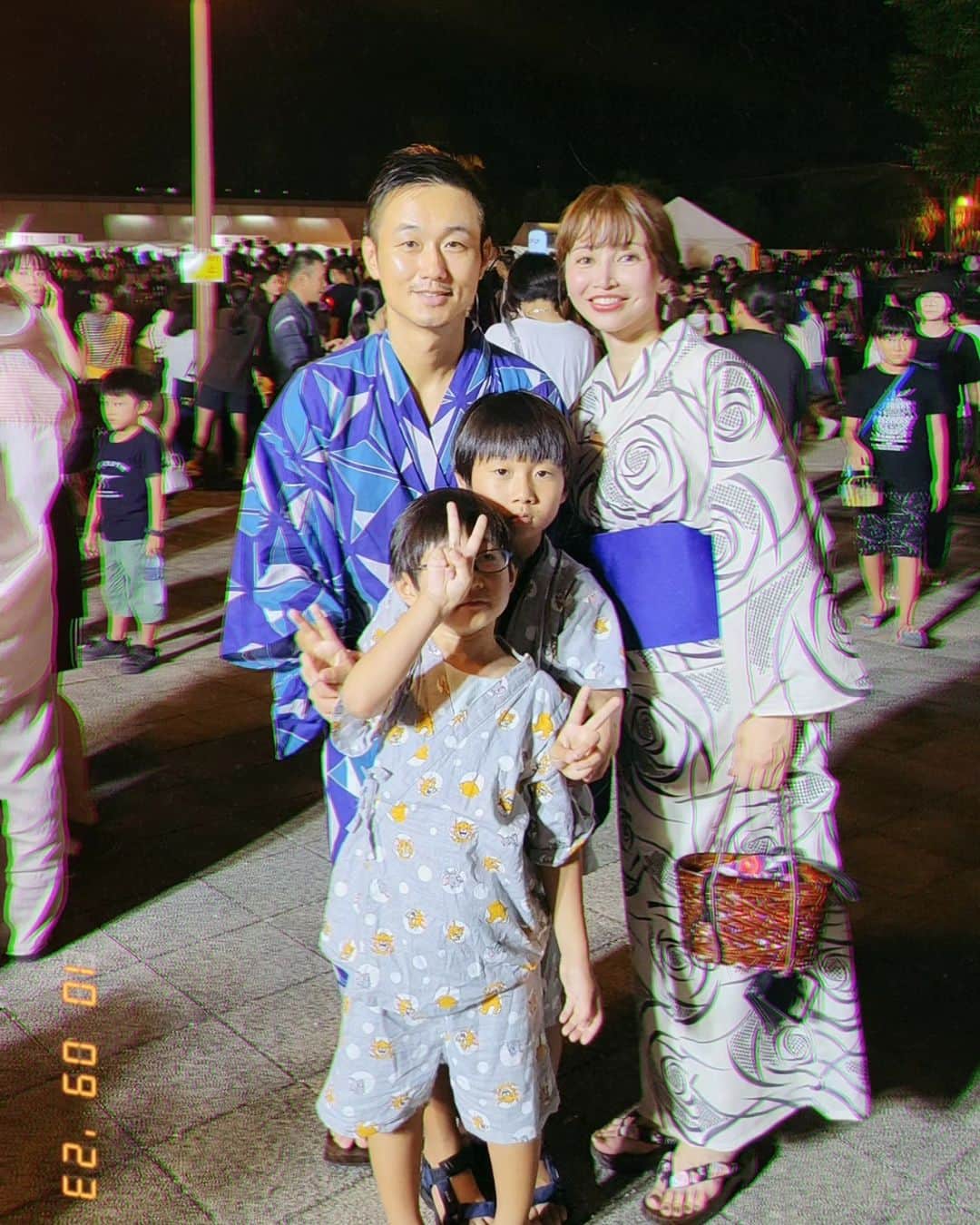 yuina.ushio ueharaのインスタグラム：「. 3回目の那覇祭り🍺  今年も急に決めたから youtube見ながら 自分で着付けした😂  会場はオリオンビールのアーチがなくて 寂しかったなー😢 これが日付の確認になってたのに😢  そして今回も 例年通り10分程で会場でて ごはんにいきました😌  今年はいままでにまして人が多かったのと 会場縮小してる気がした🤔  #潮家お出かけ」