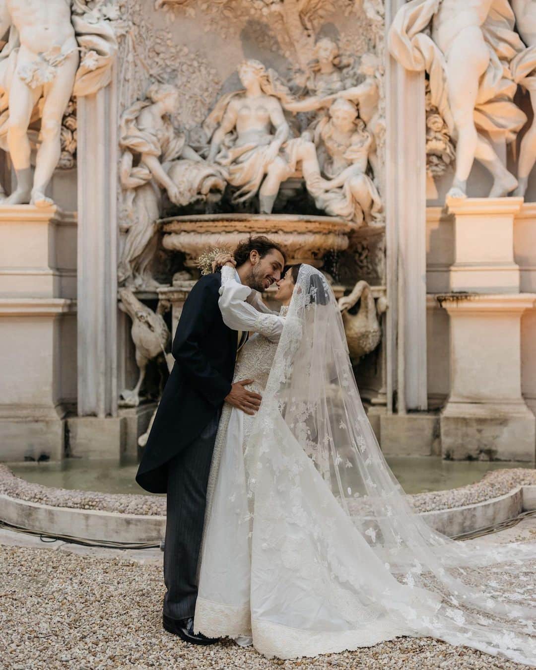 Vogueさんのインスタグラム写真 - (VogueInstagram)「Fantasy wedding gowns typically involve silk, satin, or wisps of cloud-like tulle. When @virgivalsecchi walked down the aisle in the Basilica of San Lorenzo in Lucina, she wore a somewhat different—but no less dazzling—proposition, courtesy of @dior's @mariagraziachiuri. Virginia's one-of-a-kind gown is the first wedding dress from the maison crafted in cotton. "To wear a dress by Maria Grazia Chiuri is an honor, a privilege," the bride told Vogue Italia. "I admire her work and her vision of women, and I couldn't be happier to wear a dress that represents her perfectly as an artist. She was able to read my romantic and strong soul, and she transferred it into her creation that will accompany me all my life. A dream dress." Tap the link in our bio for all the details on her one-of-a-kind dress. Photos: @aortizphoto」10月9日 8時48分 - voguemagazine