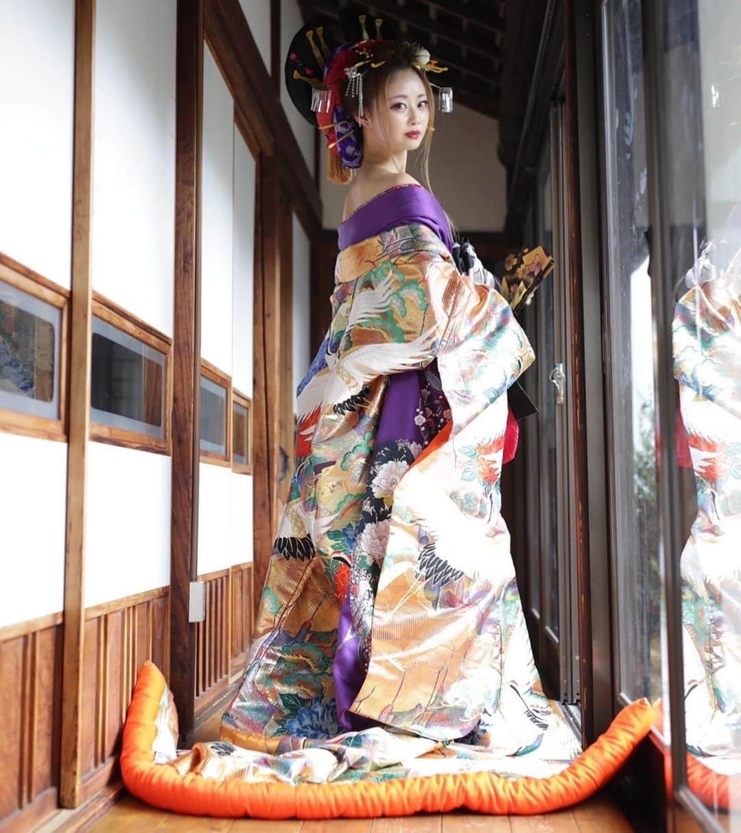 小川舞のインスタグラム：「花魁👘 まだまだ続きます。 ⁡ ⁡ #花魁 #着物 #和服 #kimono #wafuku  #ポートレート #portrait #フォロワー募集中  #japanese #japan #japanesegirl #followme  #ロングヘアー #茶髪 #お洒落さんと繋がりたい #セルフィ#你好 #안녕하세요 #gm」