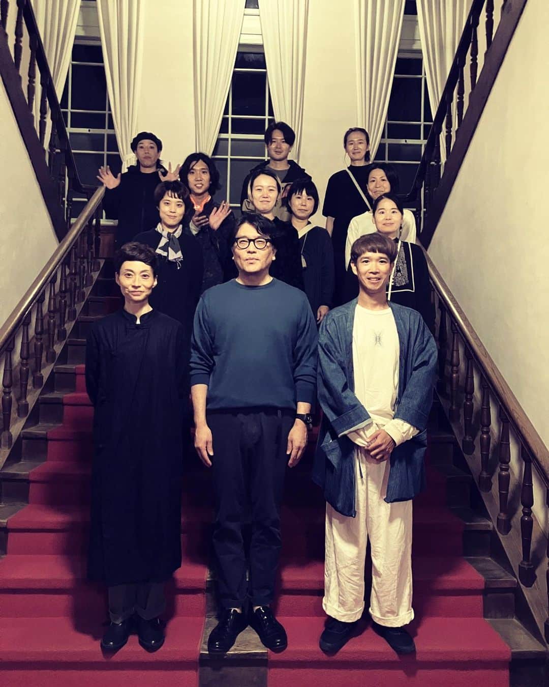 のインスタグラム：「島根は松江、興雲閣。満員になって嬉しい！ありがとうございました。ほ  写真説明:  1.新内閣発足。ボランティア、出店の方々、ライブスタッフと。  2.室内。洋風の内装だけど天井は日本的。明治の欧風建築アルアル。  3.外観。」