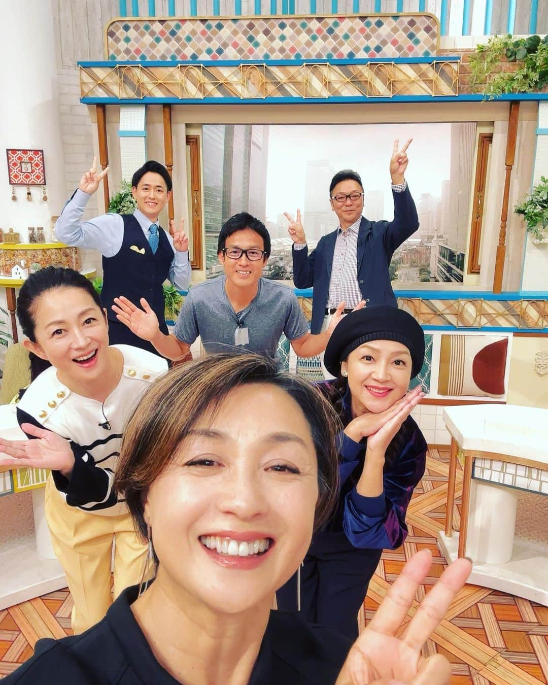 香坂みゆきさんのインスタグラム写真 - (香坂みゆきInstagram)「スポーツの日🏃 なないろ日和❗️ いつもより早く始まりますよ〜 由美ちゃんとウォーキング❗️🚶‍♀️🚶  #なないろ日和  #テレビ東京  #bsテレ東  #ウォーキング  #77年組  #隅田川  #内野昌貴さん #❤️  @yumiko_araki1960  @norikoyamauchi23  @pakkunmakkun_official  @daigo_takahashi_tx.777」10月9日 8時57分 - miyuky__way