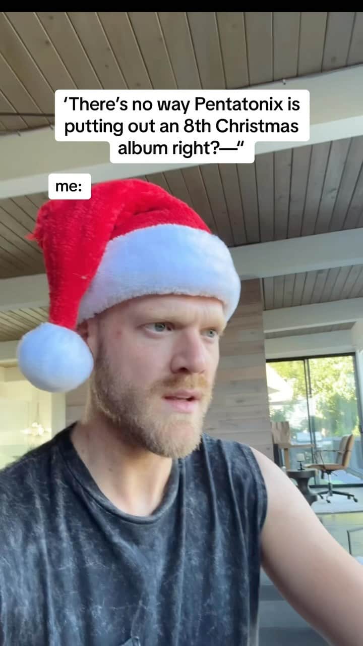 スコット・ホアイングのインスタグラム：「buckle up it’s almost TIME!!! 🎅🎶」