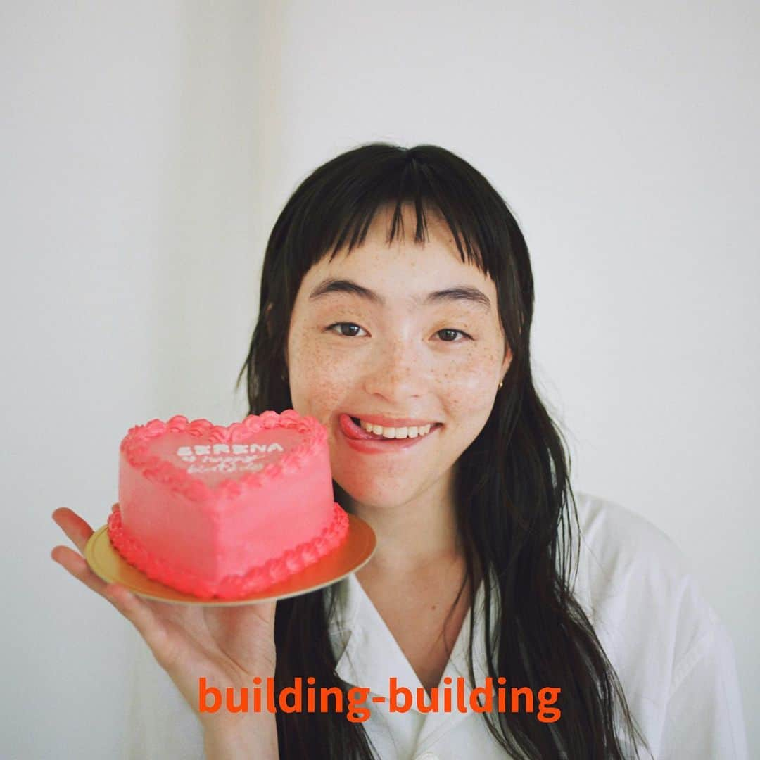 大辻隆弘のインスタグラム：「happy birthdaygirl @sereeeenam  誕生日おめでとう。 @buildingbuildingmag   海外に拠点を移し、世界へ旅立った世理奈ちゃん。おめでとう。これからも世界中、彼女を追いかけて撮り続けます。」