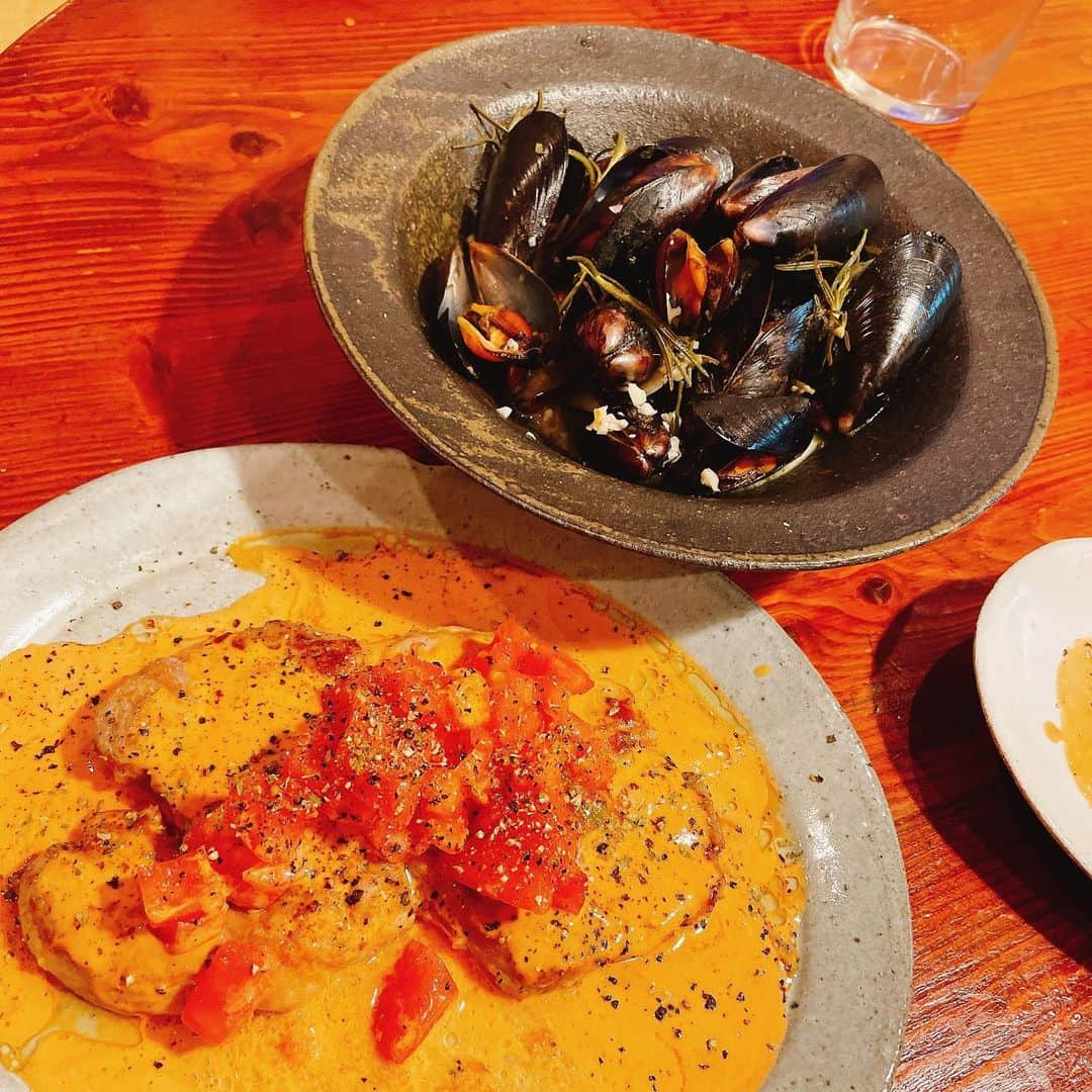 谷口菜津子さんのインスタグラム写真 - (谷口菜津子Instagram)「最近の夕飯  秋になって煮物を作りたくなる。 あとスーパーに行くとナスをなんとなく買ってしまう。」10月9日 9時27分 - nco0707