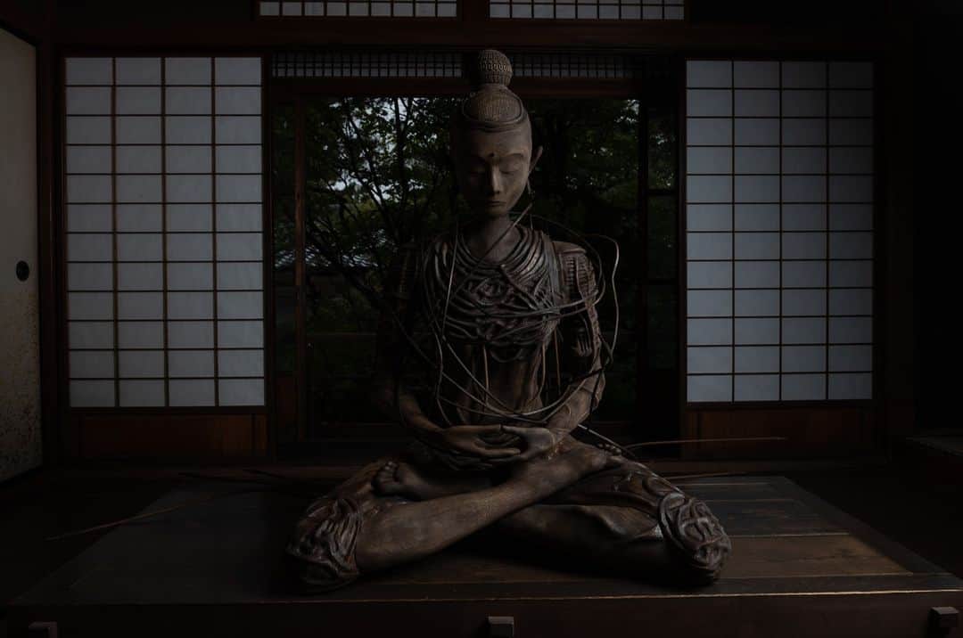 落合陽一のインスタグラム：「#objectorientedbodhisattva #yoichiochiai」