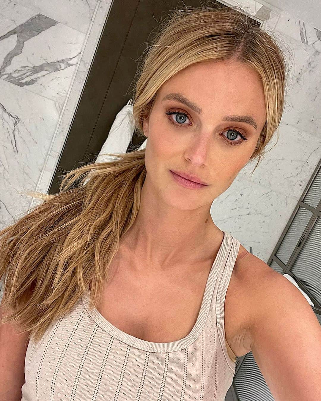 ケイト・ボックのインスタグラム：「Loved this eye so much I considered going back out …」