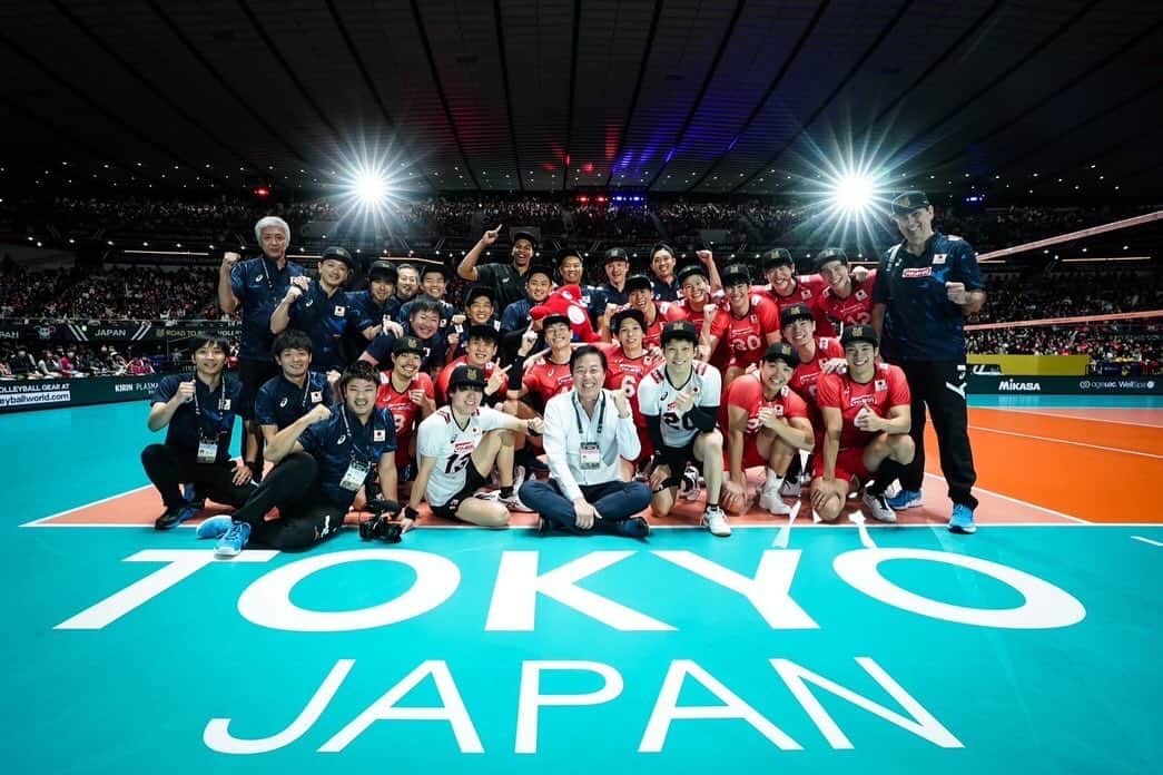 髙橋藍のインスタグラム：「パリオリンピックの切符獲得‼️ 今シーズンも沢山の応援ありがとうございました。  更に強い日本を見せれるように強くなってまた日本に戻ってきます！  日本代表の皆んなありがとうございました！また会いましょう😊」