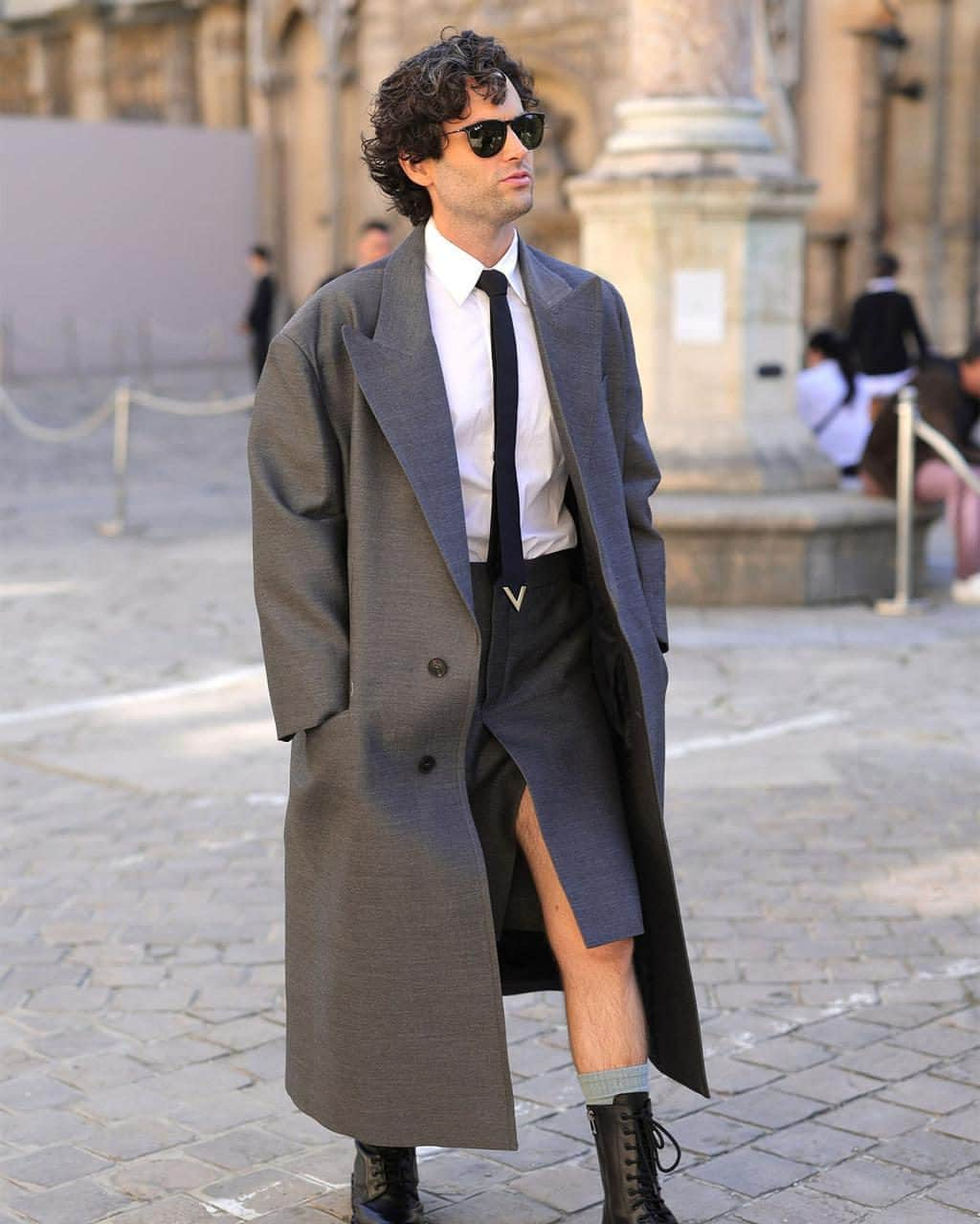 Vogue Australiaさんのインスタグラム写真 - (Vogue AustraliaInstagram)「When #PennBadgley stepped out at Paris Fashion Week in a sleek tailored #Valentino skort suit, it had us musing on the #skort–an item that has, for the most part, long been disregarded in the fashion world. This season, we saw it re-emerge into the street style circuit, begging the question, why haven't we been wearing them more? At the link in our bio, one Vogue editor investigates.  📷 Getty Images」10月9日 9時35分 - vogueaustralia