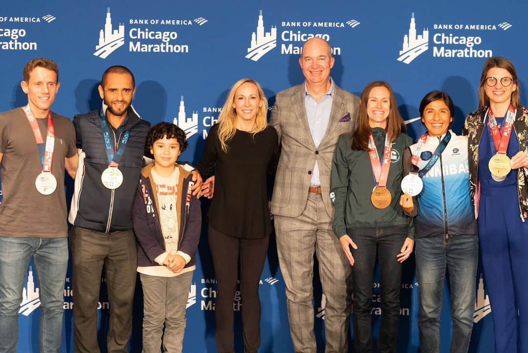 アボットジャパンのインスタグラム：「Our 2023 AbbottWMM Wanda Age Group World Champions!  What an evening, celebrating this wonderful community of marathon runners.  We’re already looking forward to doing it all again next year at the @sydney_marathon!」