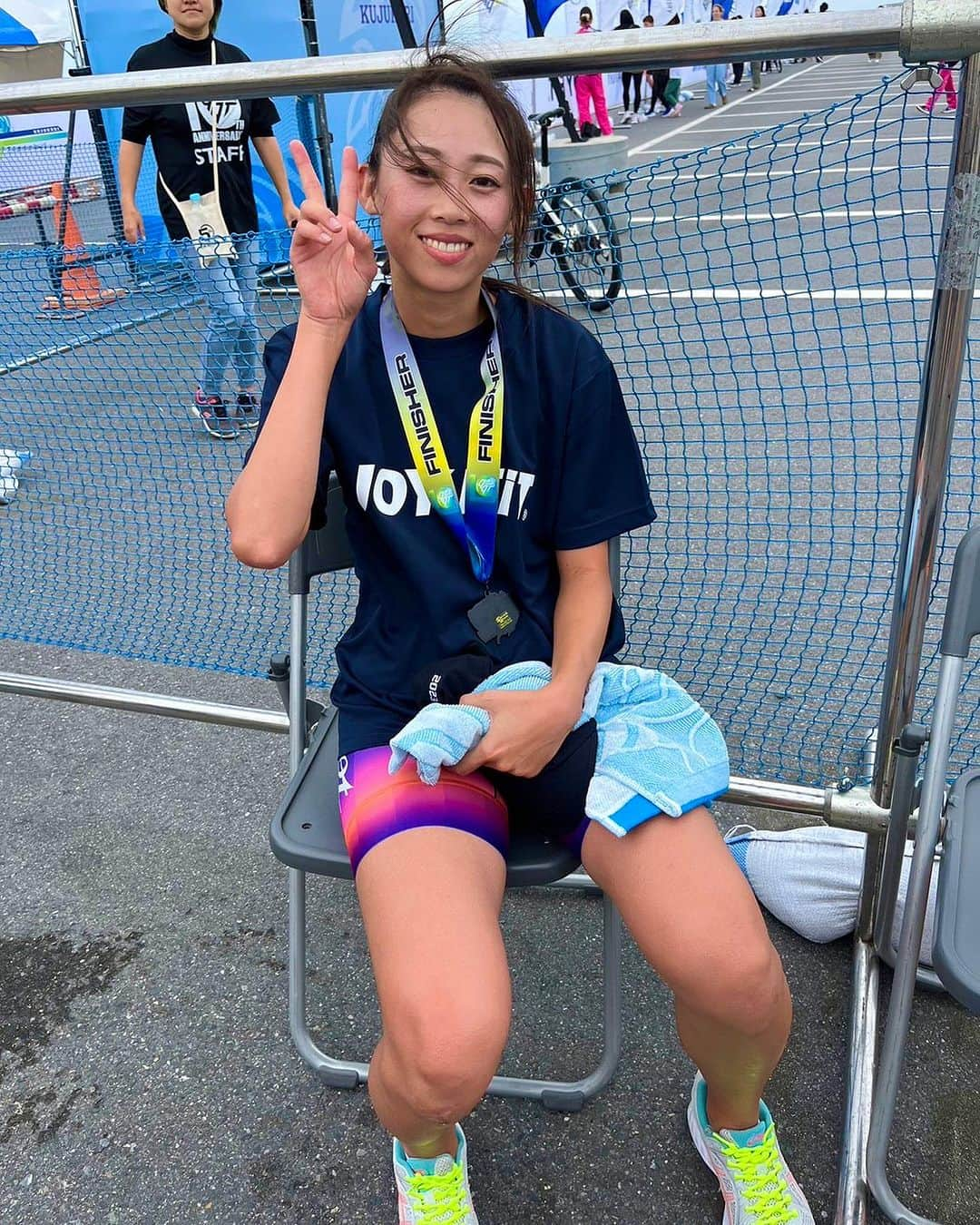 佐藤逸香さんのインスタグラム写真 - (佐藤逸香Instagram)「九十九里トライアスロン2023 JOY FIT99 10Kラン無事完走できました🏃‍♀️💨  走っている途中、すれ違う方々に 「99Tri Girlsだ！頑張れー！」 「99Tri Girls速い！ファイトー！」 などとたくさんのエールをいただきとっても力になったし、嬉しくて涙が出そうになりました😭  私はアンバサダーなので入賞、表彰はありませんでしたが みなさんのエールのおかげでタイム的には女子2位のタイムでゴールできました🥈✨  貴重な経験をありがとうございました💐  まだまだ色々な写真があるので少しずつ投稿していきます🩵  #九十九里トライアスロン #99T #必ず開催する大会 #第10回記念大会 #ミドルディスタンス #オリンピックディスタンス #athlonia #アスロニア #ATA #アスロニアトライアスロンアカデミー #triathlon #surf #swimbikerun #triathlete #トライアスロン #トライアスロン女子 #トライアスロントレーニング #トライアスロン初心者 #ironman #アイアンマン #トライアスロン好きと繋がりたい #Photooftheday #instagood #トライアスロンってサイコー #Zoot #ZootJapan」10月9日 9時58分 - itsuka_s_99