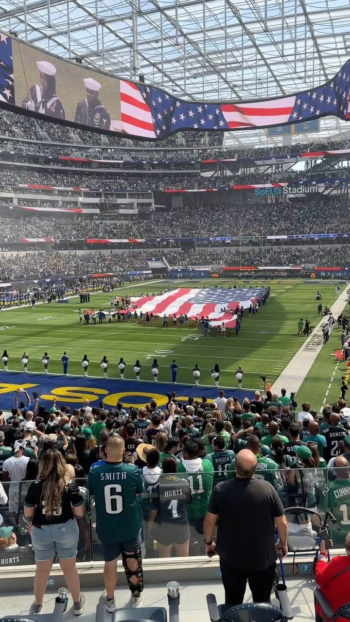 ケアリー・ハートのインスタグラム：「From Vegas show to Sofi stadium to watch the Eagles whoop the Rams!!!! Im not big into football, but this was an epic experience. Thanks @pink for such a fun day!!!!」