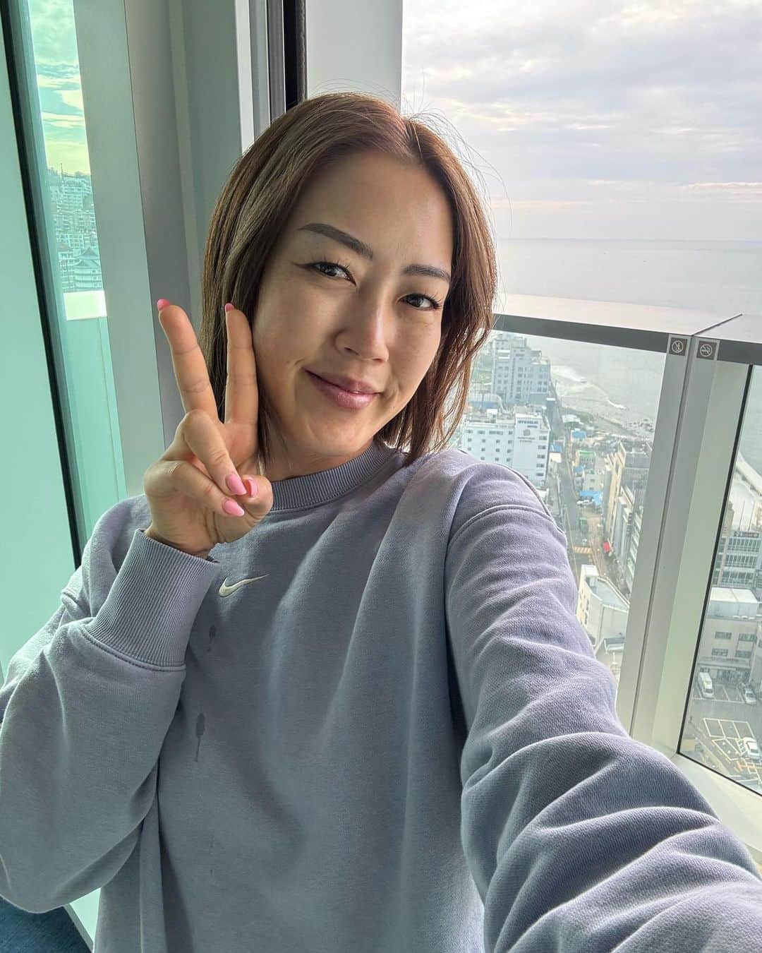 ミシェル・ウィーのインスタグラム：「Thank youuuuuu @seripak1998 언니 for inviting me to play in your Charity World Match in Busan! 🫶🫶 Had the best time seeing everyone again and catching up. 3 days in Korea was way too short, hope to be back again sooooon. Thank you for the warm welcome, Korea! 사랑해요 ❤️」