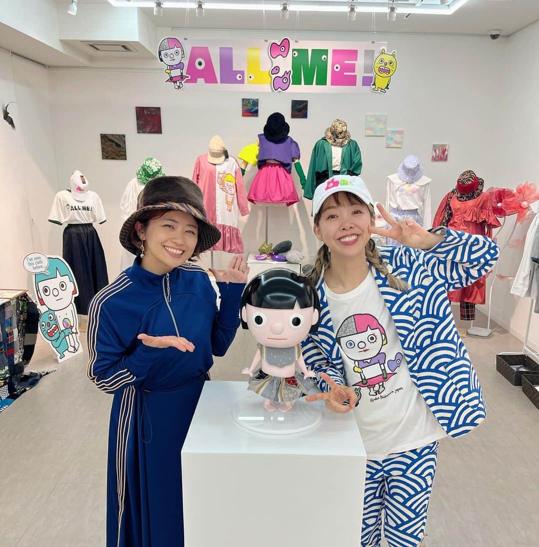 安枝瞳のインスタグラム：「ALL ME！ 昨日は終わり時間ギリギリで中村涼子さんの個展へ😆✨ 一度しか実際にお会いしてない中、インスタで妹えださんと同じくらいのお子様がいる中、ものづくりをしてるのが本当にすごい！ってずっと思ってて、 絶対行きたい！って思ってた今週忙しくて、キッズコーナーあるし、子供達連れて行きたいなぁって思ってたので、ギリギリ滑り込めてよかったです😭✨ キッズコーナーが充実していて、結局普通に遊んでしまったけど、 涼子さんの「好き」が詰まった空間はとても素敵で居心地が最高によかったです！！ 新しい帽子と念願の子供服もGETして ウキウキで帰ってきました☺️💕 . 和泉杏さん( @izumikyou )親子にも会えて、うちの子たちと一緒に遊んでもらって これまた感謝です😍✨ . またパワーもらった1日でした🫡💕 #中村涼子 さん🍊」