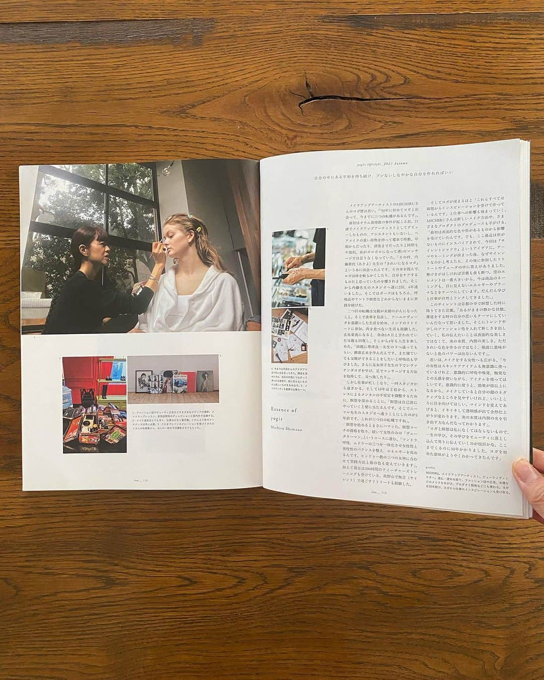 MICHIRUさんのインスタグラム写真 - (MICHIRUInstagram)「. The Yogis  magazine  @yogis_editorialteam_lotus8  Essence of yogisのページで取材していただきました✨  ヨガと出会った90年代頭は、まだ周りでヨガやっている人は誰もいなかったし、ヨガのスクールもごく僅かで、 たまたま本屋さんで手に取った一冊の本がきっかけとなって始めたヨガ。 重い荷物を持ち、時間が不規則なハードワークで心も体もガチガチになり週に一度のマッサージが欠かせなかった20代。 マッサージに行くたびに”こんな硬い人見たことない”と言われ、前屈もまともにできなかったのが自分の体の声を聞くようになりみるみるうちに変わっていきました。 今でもその本は大切に読み返したりすることも。  体と心を整えるために細く長く続けてきたヨガは マインドとうまく付き合いながら 今では哲学やアーユルベーダへと学びが深まっています。 知れば知るほど奥が深いヨガの世界🧘‍♀️ 日々の暮らしの中で生活の一部として、まるで呼吸をするように水を飲むように必要なものになってます。  5月からsuwaruでTT200を始めて、太陽が昇る前の時間の大切さ、自然に触れること、裸足で歩くこと、言葉の力など全てに意味があり、学ぶのが楽しくて仕方ない☺️ 呼吸やポーズ、食事、リラックスすること、マインドの持ち方など日常に活かせるヨガの叡智は一生の学び✨  そして今月のyogisは「ヨガ的ライフスタイル哲学」 の特集号。 哲学というとちょっと固く聞こえそうですが ヨガ哲学の視点から見た"君たちはどう生きるか" 今学んでいる事とリンクしていてわかりやすく イラストも可愛い、読み応えのある内容です。 是非本誌ご覧くださいね☺️  Thank you えりちゃん✨　ニーマル先生✨ @choco1492  @suwaru_meditation  photo by Satomi Nakashima text by 　Tomoko Oshima @oshimajiro   #theyogismagazine #ザヨギスマガジン#ヨガ#ヨガ哲学#ヨガライフスタイル哲学#yoga#yogalife#yogis #瞑想　#ヨガスタジオ　#ヨガライフ#ストレス解消 #リラックス　#セルフケア　#癒し　#ヨガ　#yoga　#yogapractice　#meditation」10月9日 10時33分 - barbiemichiru