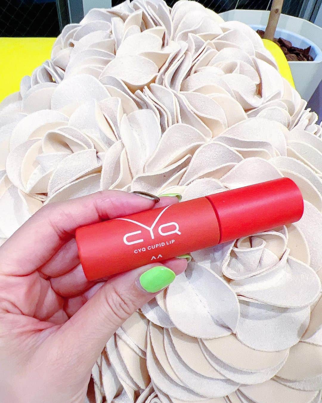 五位渕のぞみさんのインスタグラム写真 - (五位渕のぞみInstagram)「#CYQcrupidLIP 💄😘💋 @cyq.jp.official  ㅤㅤㅤㅤㅤㅤㅤㅤㅤ  🩵CYQ CUPID LIP🩵 （シーワイキュー キューピッドリップ） 1,760円(税込) ㅤㅤㅤㅤㅤㅤㅤㅤㅤ 🌈カラーバリエーション🌈 01. メロニアブラウン 02. フローラピンク 03. キューピッドオレンジ 04. サラーキアベリー 05. ヴィーナスコーラル ㅤㅤㅤㅤㅤㅤㅤㅤㅤ ⾊移りしにくいし、シルキーマットな仕上がりで 発色も良いからお気に入り🥰❤️ ㅤㅤㅤㅤㅤㅤㅤㅤㅤ プチプラでおしゃれなパッケージなのも嬉しい☺️✨✨ ㅤㅤㅤㅤㅤㅤㅤㅤㅤ ㅤㅤㅤㅤㅤㅤㅤㅤㅤ ㅤㅤㅤㅤㅤㅤㅤㅤㅤ ㅤㅤㅤㅤㅤㅤㅤㅤㅤ ㅤㅤㅤㅤㅤㅤㅤㅤㅤ ㅤㅤㅤㅤㅤㅤㅤㅤㅤ  PR @cyq.jp.official #マットリップ #リップチーク #人中短縮メイク #落ちにくいリップ #垢抜けメイク #垢抜けリップ #キューピッドリップ #CYQ」10月9日 10時39分 - nonnon0319