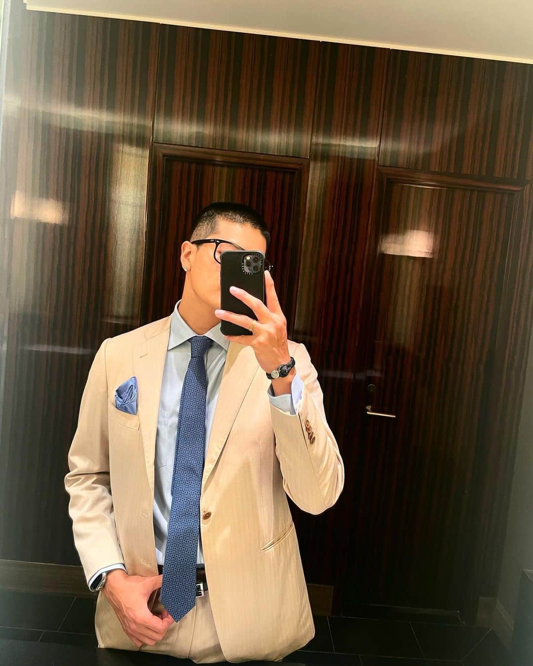 舘野将平のインスタグラム：「親友の結婚式でした💒 高校の野球部の仲間と久しぶりに会えた最高の1日でした⚾️ 末永くお幸せに💍💐  #wedding  #結婚式 #野球部」