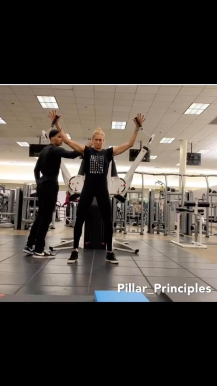 ケリー・ウォルシュ・ジェニングスのインスタグラム：「It’s a priceless gift when the people you hang with are devoted to a ✨ FOREVER FORWARD ✨ mentality & lifestyle.   @pillar_principles has been so much more than a truly incredible & best in class “trainer” … there are no words.   🦄   My most favorite leaders walk their talk & embody their values ✨ This is that ✨  I’m far from this place I once was yet I’ve done it before and so I know I’ll get back & go beyond. I’m so grateful to have a real life, unconditional inspiration to guide & crack the whip ✨」