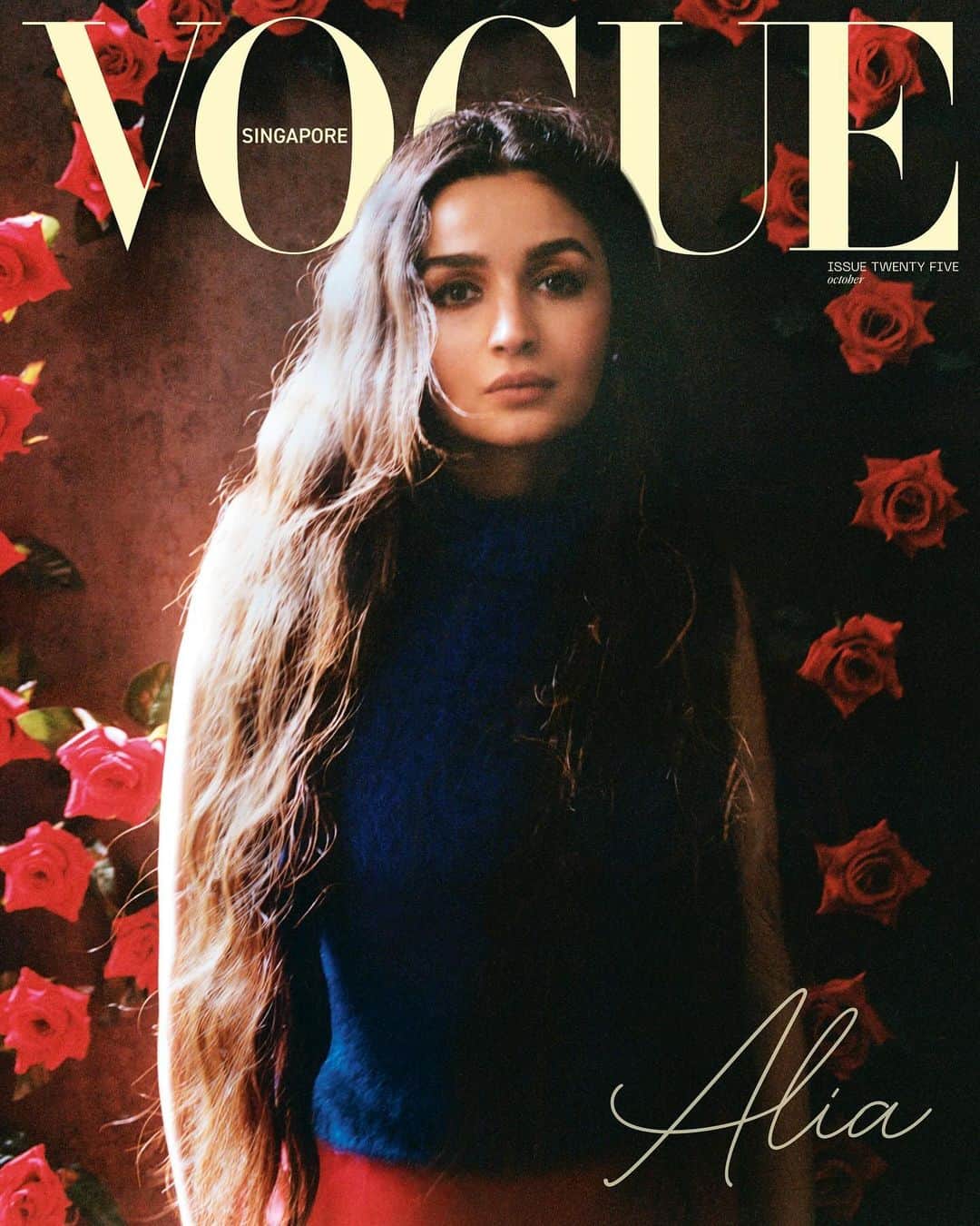 アリア・バットのインスタグラム：「#AliaBhatt has had a stratospheric year. Armed with an undeniable charm, Vogue Singapore’s October digital cover star is now on a journey that can only be described as a global takeover—and the resounding love for Bollywood in Singapore is one to add to the list.   The enigmatic star’s recent repertoire boasts some of the biggest hits of her career, from the leading role in director Sanjay Leela Bhansali’s Gangubai Kathiawadi to being named Italian luxury label #Gucci’s first and only South Asian brand ambassador. Hot off the heels of Karan Johar’s blockbuster hit Rocky Aur Rani Kii Prem Kahaani, Bhatt delves into her journey thus far, from the importance of South Asian representation to the mentors she holds close to her heart. The full interview, now in the link in bio. #VogueSingapore  Editor-in-chief: @monkiepoo Photographer: @ashishisshah Stylist: @nikhilmansata Fashion features editor and writer: @menon.maya Fashion coordinator: @jasmineashvinkumar Producer: @imran_khatri Associate producer: @keyurlakhani Art director: @sandesh.kambli Make-up: @puneetbsaini  Hair: @mikedesir | @animacreatives Artist’s PR agency: @hypenq_pr Production: @ikp.insta Outfit: @gucci Photographer’s assistants: @itsanishanish Stylist’s assistant: @roshnisukhlecha Fashion intern: @_vrahishtaa」