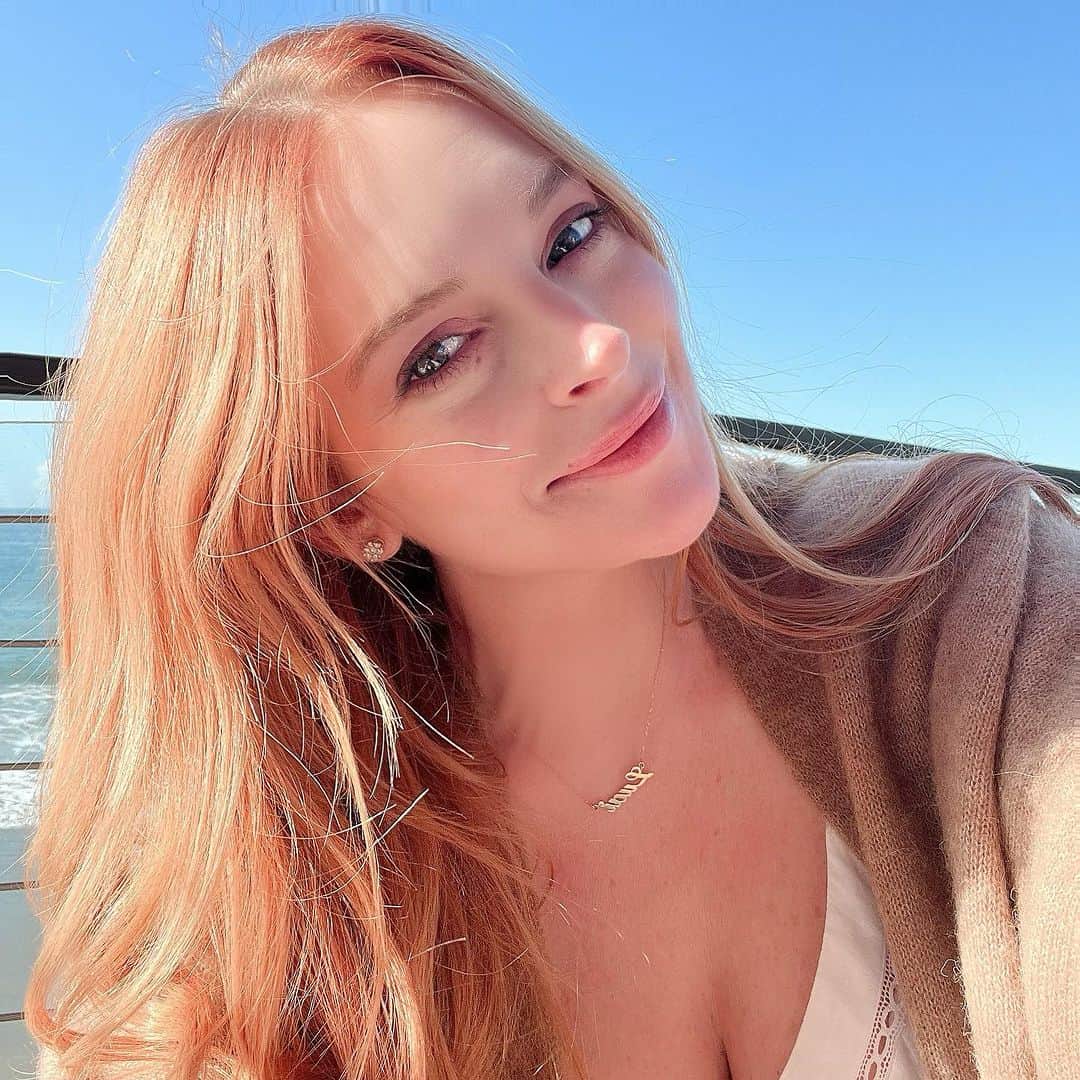 リンジー・ローハンのインスタグラム：「☺️」