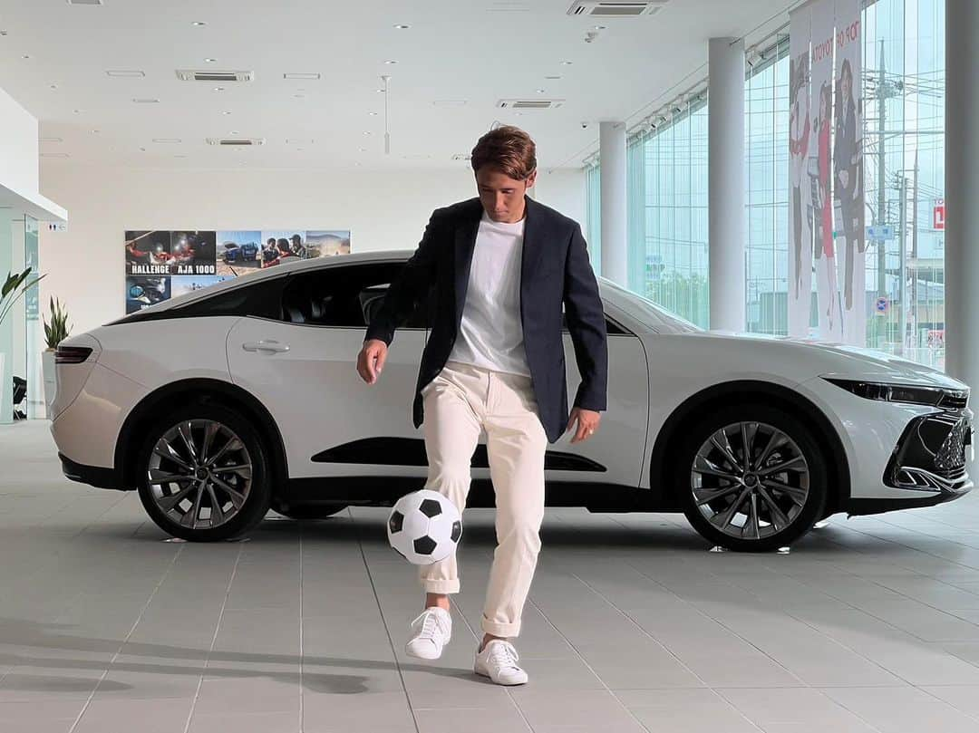 細貝萌のインスタグラム：「TOYOTA. ⚽️×🚗😍 What do you think?🇯🇵 @gtoyota_com  #群馬トヨタ」