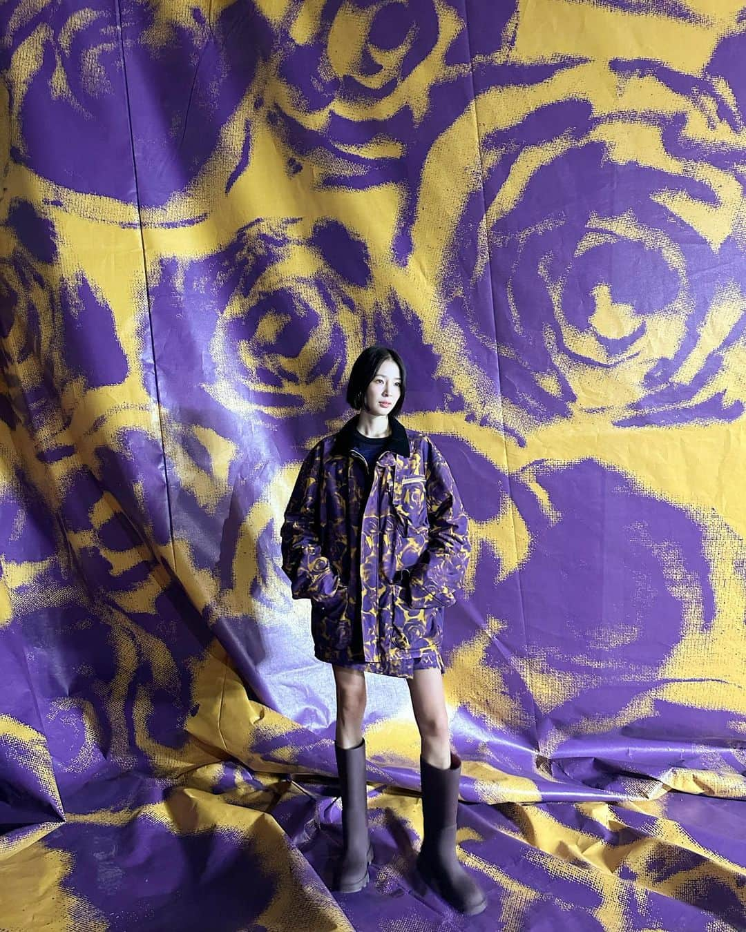 アイリーン・キムさんのインスタグラム写真 - (アイリーン・キムInstagram)「Seoul is where the heart is🌹 A beautiful takeover by @Burberry for Daniel Lee’s first collection in SeongSu💜  #Ad #BurberryStreets #Burberry #버버리」10月9日 11時17分 - ireneisgood