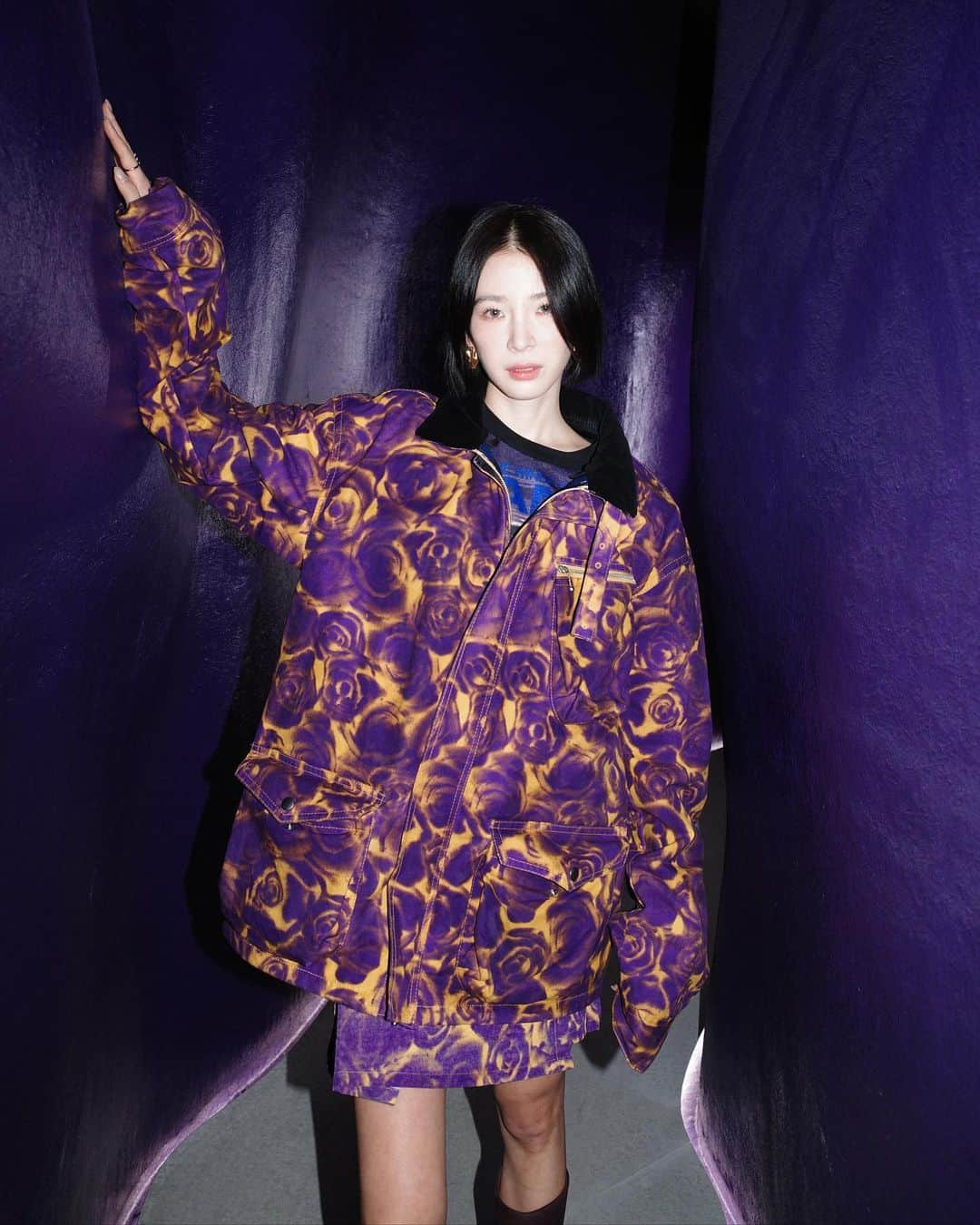 アイリーン・キムさんのインスタグラム写真 - (アイリーン・キムInstagram)「Seoul is where the heart is🌹 A beautiful takeover by @Burberry for Daniel Lee’s first collection in SeongSu💜  #Ad #BurberryStreets #Burberry #버버리」10月9日 11時17分 - ireneisgood