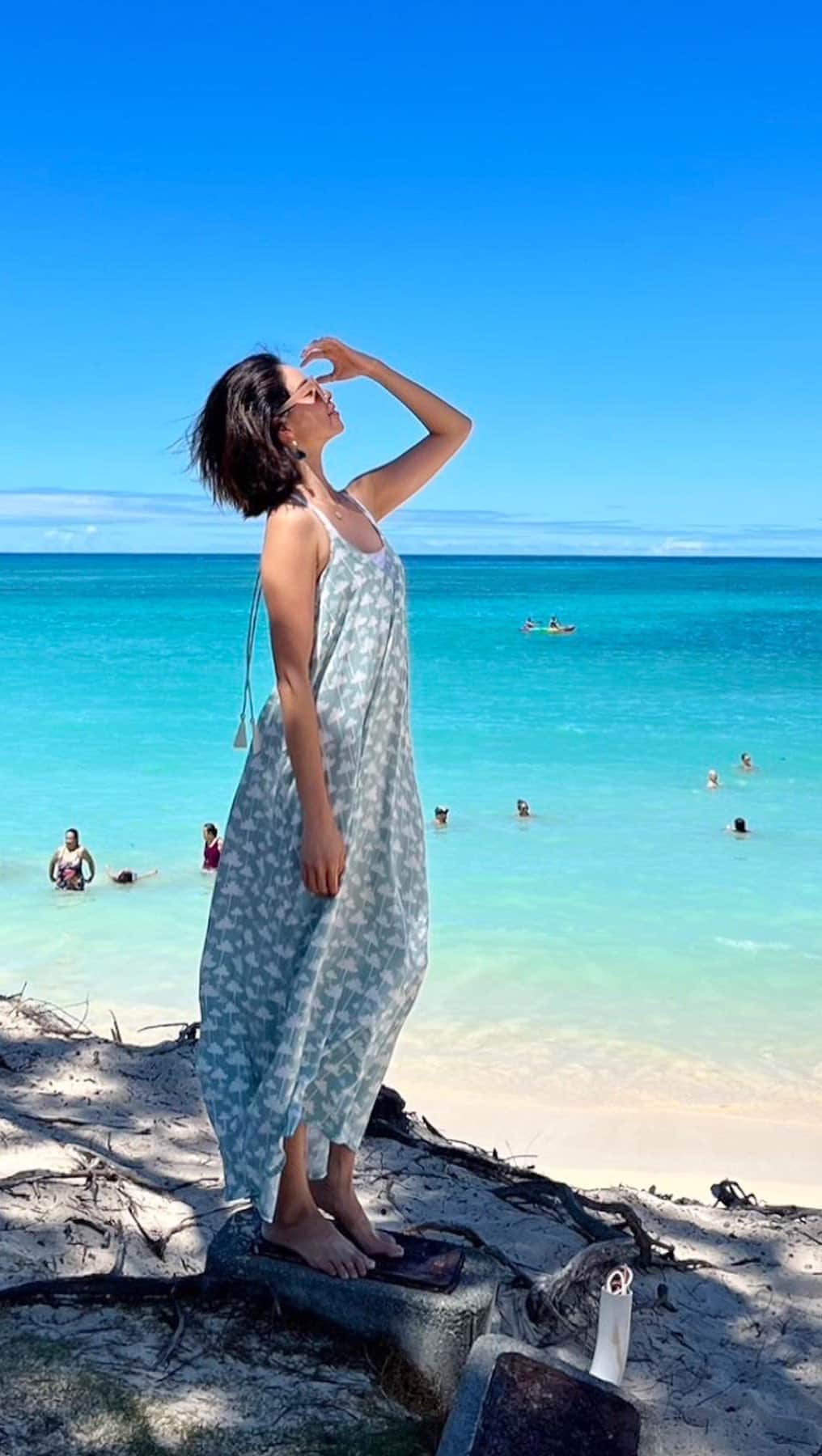 Angels By The Sea Hawaii Waikiki Based Boutiques ?Original clothing designed のインスタグラム：「Bandeau is the best fit @angelsbythesea dresses 👗 バンドゥはお持ちですか！？ どんなドレスも素敵に着こなせるので 是非合わせてみてください☺️  👙 Bandeau  👗 Lanipo Dress 📸 @mayumi_hawaii  📍Hawaii @angelsbythesea   @angelsbythesea has been Hawaii’s resort fashion brand based in Honolulu, Hawaii, since 2010. Please visit our online store 🌺www.angelsbytheseahawaii.com Owner Designer Nina Thai (Miss Waikiki) @nina_bythesea (日本語勉強中📚🙇🏻‍♀️) Please feel free to tag your pic for a chance to be featured!  ハワイのリゾートファッション、 エンジェルズバイザシー はミスワイキキである Nina Thai によって作られたハワイオリジナルファッションブランドです🌴日本語ウェブサイトはこちら www.angelsbytheseahawaii.jp  ハワイやリゾートファッションが好きな人は是非私達のアカウントをフォローして下さい🙌また私達の商品をポストする際にタグ付けしていただいたら私達からリポストされるチャンスがあります  #angelsbytheseahawaii #angelsbythesea #resortwearw #hawaii #waikiki  #ハワイ #ワイキキ #カイルア #ラニカイビーチ #シンプルコーデ #エンジェルズバイザシーハワイ #エンジェルズバイザシー #リゾートファッション #ハワイ限定 #하와이스냅 #하와이허니문스냅」