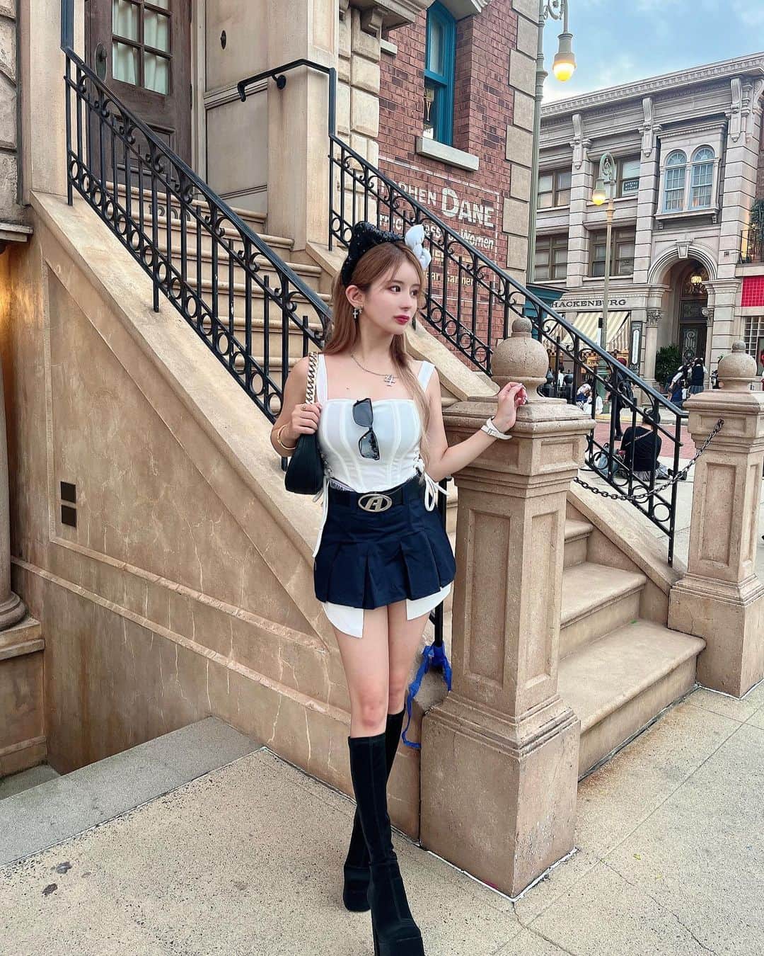 はるぽんのインスタグラム：「⁡  ⁡ これくらい涼しい時期が好き🫶🏼🎀 今年のハロウィン何しようかな？？ ⁡ ネタ尽きたのでリクエスト受け付けてます🥱 ⁡ #ハロウィン #USJ #韓国ファッション」