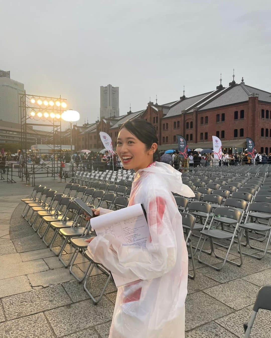 浅野杏奈さんのインスタグラム写真 - (浅野杏奈Instagram)「横浜赤レンガ倉庫にて 共に戦った皆さん ありがとうございました！ お風邪ひかないように🔥  一緒にパブリックビューイング出来て最高でした👀  #RWC2023 #ラグビー日本代表」10月9日 11時50分 - this.is.anna_box