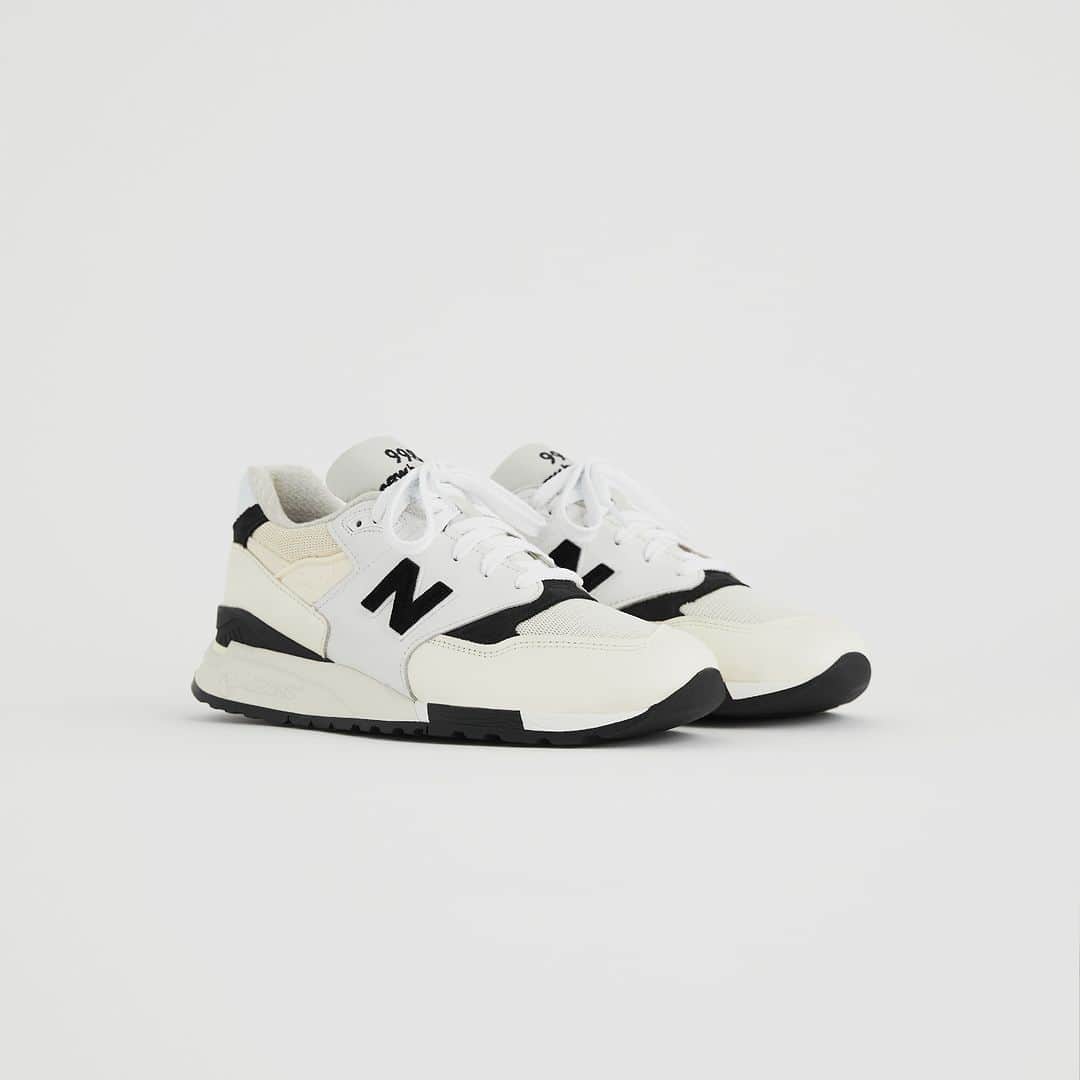 のインスタグラム：「・ ＜10/12　Release＞   NEW BALANCE U998TI WHITE(TI) ￥37,400  1993年に誕生してから30周年を迎えるMade in USA「998」。30周年を記念し、ブランドを象徴するコアカラーを中心に登場。初めて「ABZORB」を搭載して格別な衝撃吸収を実現した「998」は、900番台の5代目として足入れのフィット性に優れ、快適な履き心地が当時はランニングシューズとして多くのランナーから支持されました。その履き心地や洗練されたシルエットは今もなお色褪せない。  *店舗によって取り扱いサイズが異なる場合が御座います。  【販売店舗】  ABC-MART GRAND STAGE ONLINE STORE ABC-MART GRAND STAGE 仙台店 ABC-MART GRAND STAGE GINZA ABC-MART GRAND STAGE 渋谷店 ABC-MART GRAND STAGE HARAJUKU ABC-MART GRAND STAGE 名古屋栄店 ABC-MART GRAND STAGE 大阪店 ABC-MART GRAND STAGE 梅田店 ABC-MART GRAND STAGE 西宮ガーデンズ店 ABC-MART GRAND STAGE 福岡西通り店 ABC-MART 新宿本店  #abcmart #abcマート #abcgs #nb #newbalance #ニューバランス #U998TI #U998 #newbalance_lifestyle」