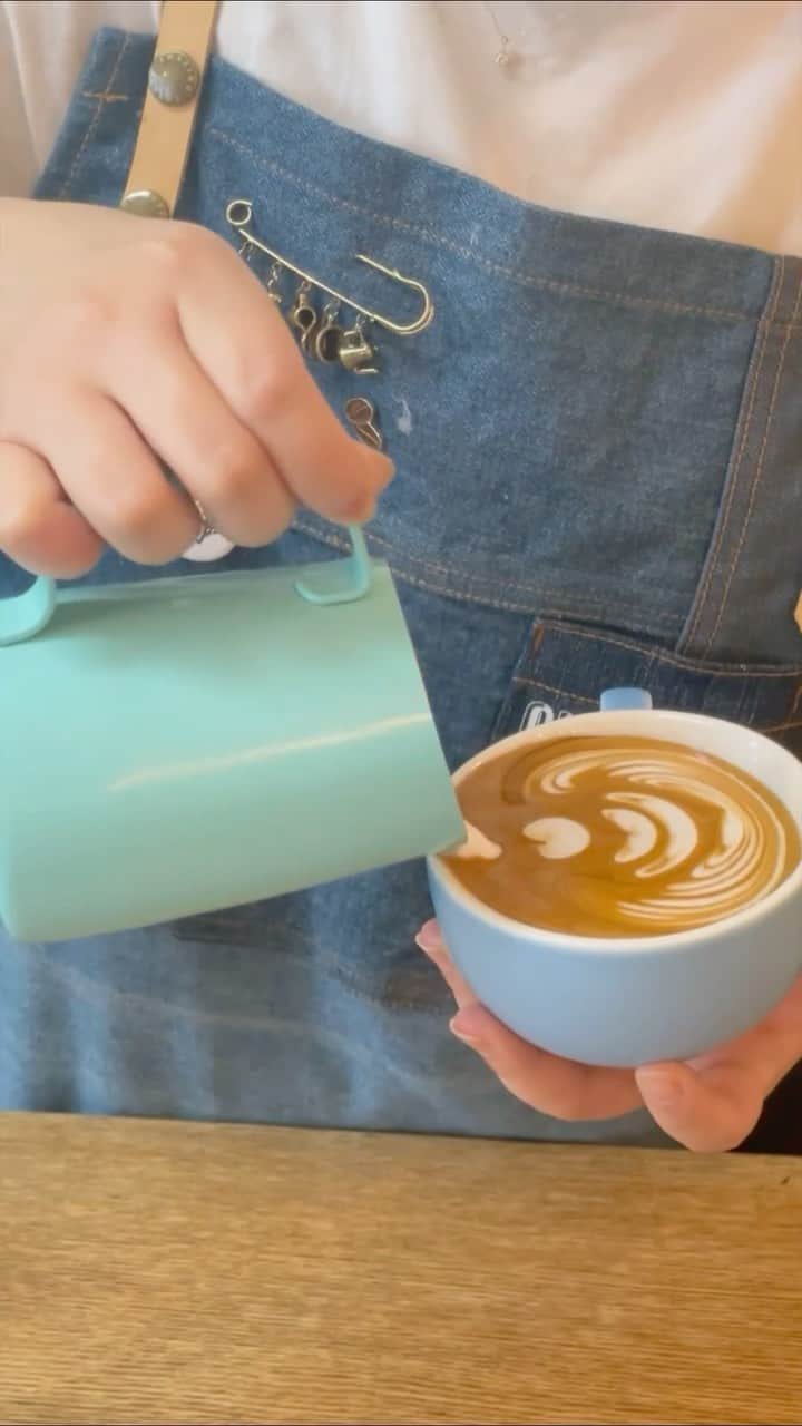 AMAZING COFFEEのインスタグラム：「. Good afternoon 🌈  Have an AMAZING DAY🌱  #AMAZINGCOFFEE #アメージングコーヒー #AMeCO #アメコ #coffee #espresso #latte #latteart #ラテアート #TOKYONAKAMEGURO #中目黒 #cafe #中目黒カフェ #堀江カフェ #saveyourneighbor」