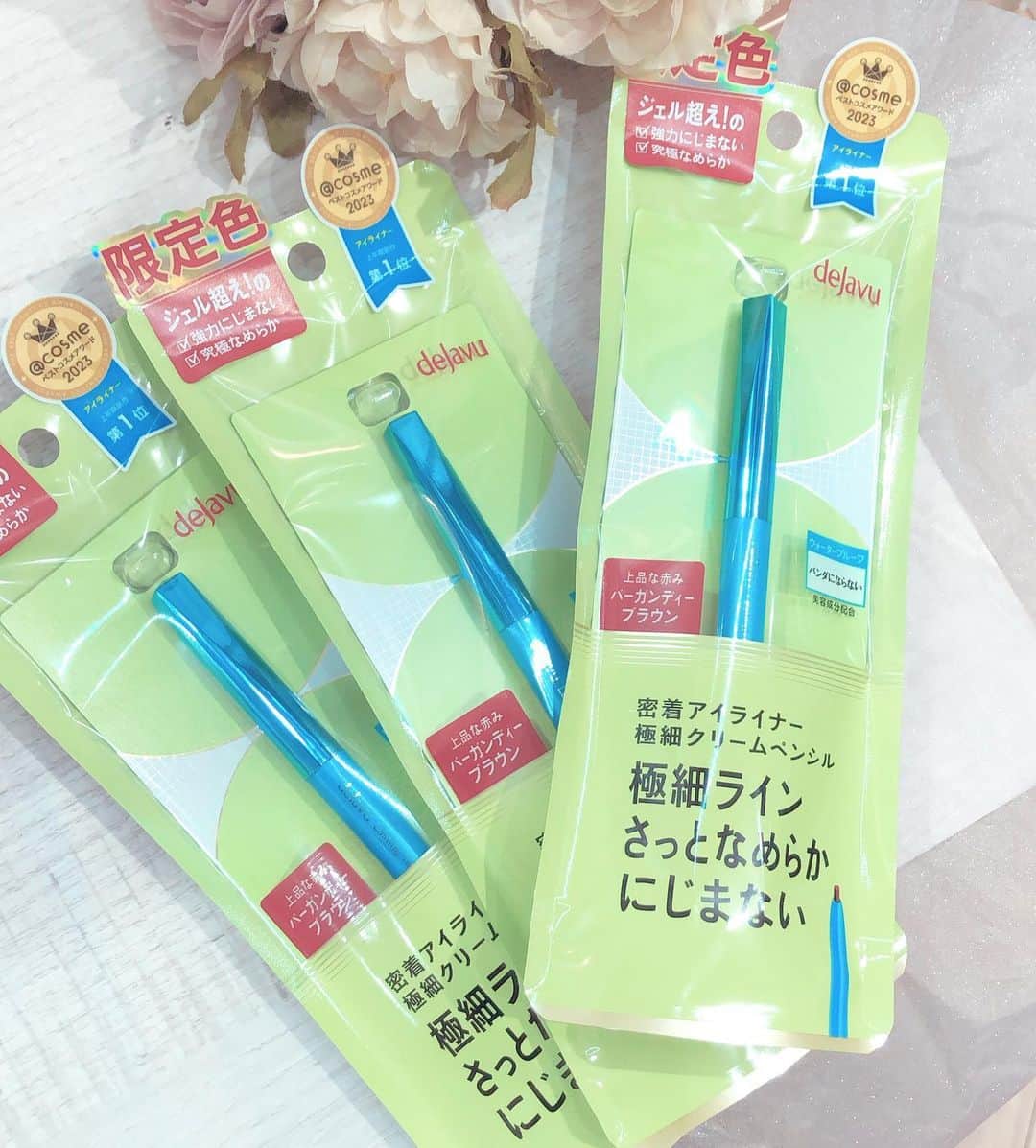 のインスタグラム：「みなさんこんにちは♪ クレームエルージュ阪急三番街店です💄  大人気アイテム極細クリームペンシルから限定色が登場！！  dejavu ラスティンファイン極細クリームペンシル バーガンディブラウン¥1,320(内消費税、¥120)  描き心地なめらかで滲まない、目尻などの細かいところも描きやすい極細ペンシル。  限定色バーガンディブラウンは秋冬にピッタリな深みのあるほんのりパープルも加わった色味で目元に溶け込んでくれます🍁  秋メイクにぴったりなアイテムです🍂🤎  #クレームエルージュ #クレームエルージュ阪急三番街店 #ショップイン#大阪 #梅田#阪急三番街 #コスメ #限定コスメ #限定カラー #cosmetics #デジャヴュ #デジャヴュアイライナー #秋メイク #秋カラー」