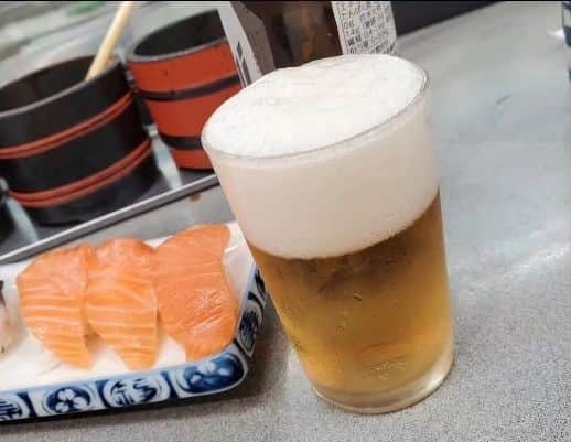 ケニチさんのインスタグラム写真 - (ケニチInstagram)「今日のビール演出どうしようか悩む幸せ男🍺 #昼からビール　#ビール」10月9日 12時11分 - kenichiosaka