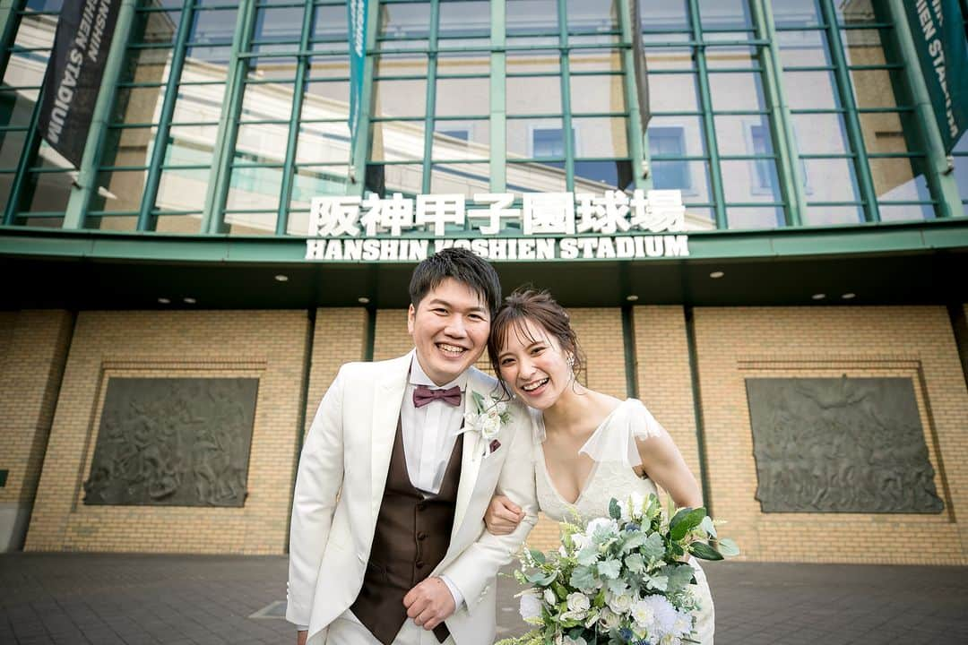 ラヴィ•ファクトリーさんのインスタグラム写真 - (ラヴィ•ファクトリーInstagram)「. 【写真で叶える結婚式】 . 10月9日は #スポーツの日  スポーツ好きなおふたり必見👀💞 お好きなスポーツをテーマにした 先輩カップルのお写真をご紹介📸  サッカーや、野球、ラグビーなど 好きなユニフォームや構図で おふたりらしいお写真を残してください⚽️  . —————— @laviefactoryをフォローして #laviefactory #ラヴィファクトリー のハッシュタグをつけて お写真を投稿してみてくださいね✳︎ . こちらの公式IG（@laviefactory） で取り上げさせていただきます✨ . 思わず笑顔になれるハートのある 「家族写真」はラヴィクルール* >>>@laviecouleur_official . #wedding #weddingphotography #photo #ハートのある写真 #instawedding #結婚写真 #ウェディング #ウェディングフォト #撮影指示書 #ロケーションフォト #前撮り #写真好きな人と繋がりたい #フォトウェディング #卒花 #後撮り #前撮り小物 #前撮りフォト #前撮りアイテム #ウェディング撮影 #撮影構図 #前撮りアイディア #撮影指示書 #スタジアム前撮り #ユニフォーム前撮り #洋装ロケフォト #野球婚 #球場前撮り」10月9日 17時45分 - laviefactory