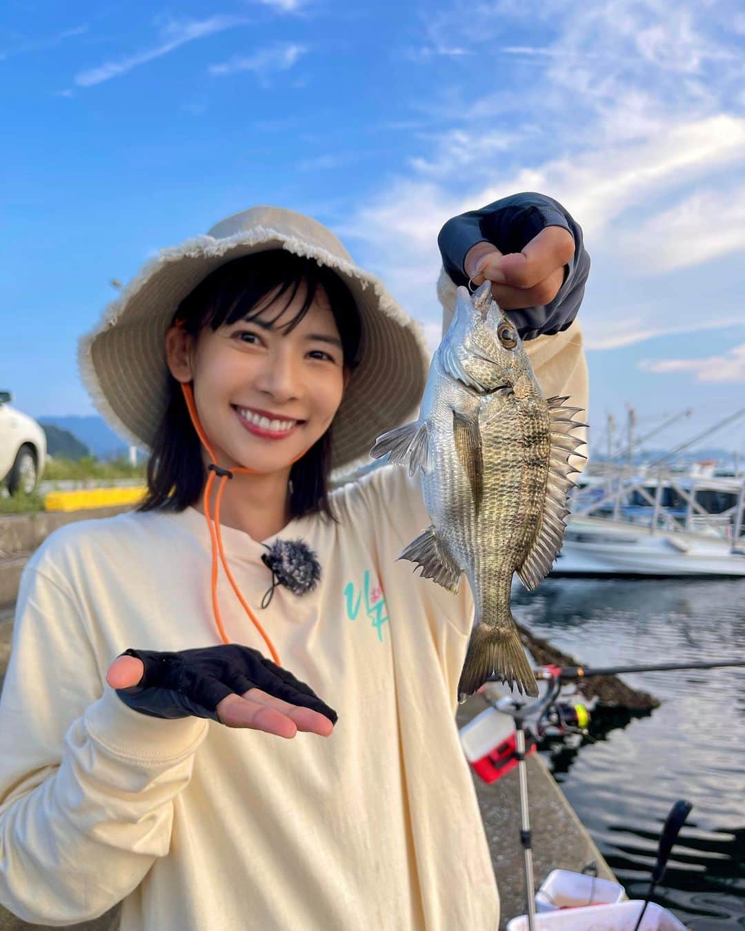 阪本智子のインスタグラム：「🎣♡  めっちゃ綺麗なチヌだったな🤩✨  あー釣り行きたい笑  #フカセ釣り #広島 #釣り女子 #阪本智子」